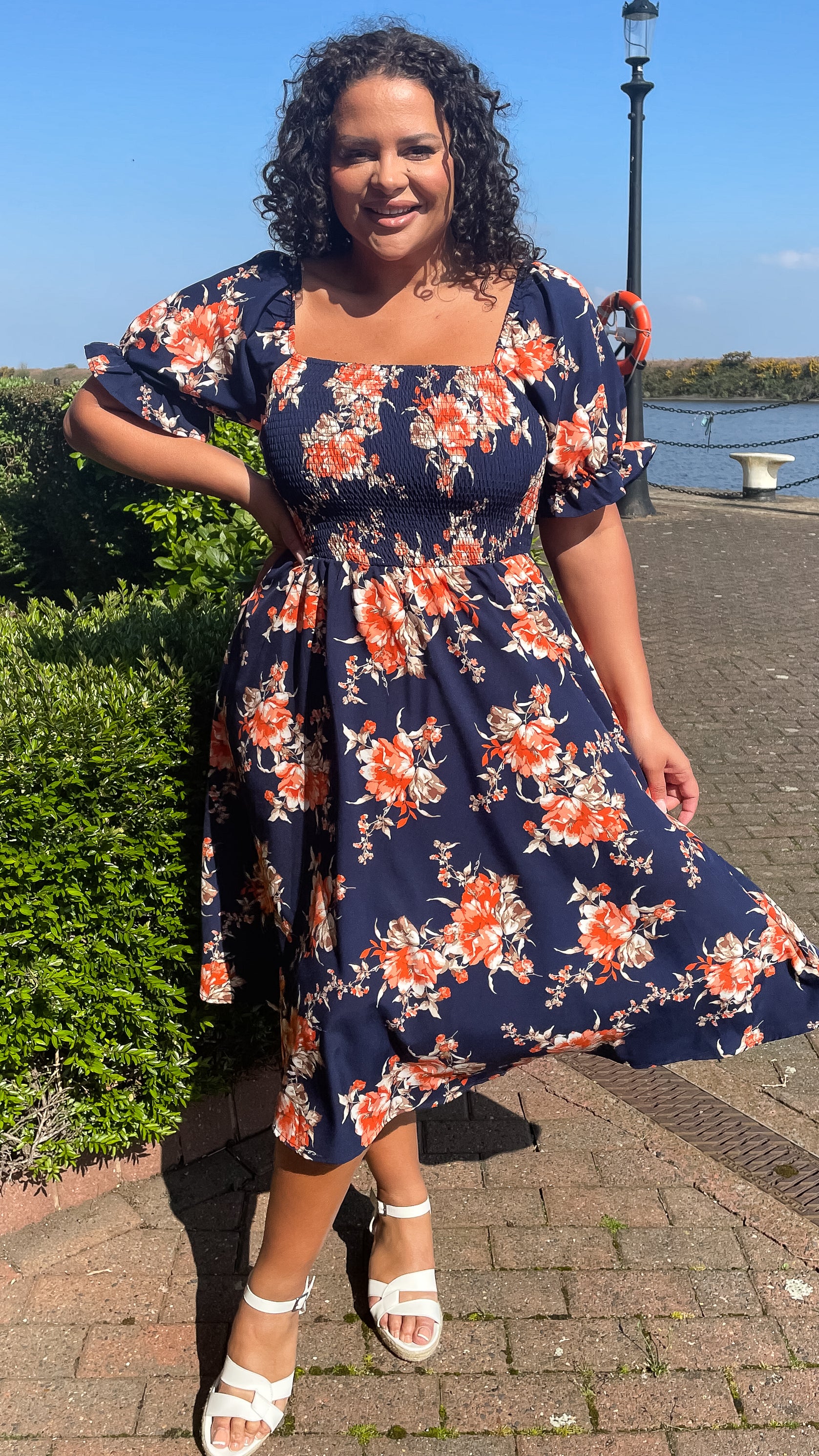 CurveWow Square Neck Shirred Midi Dress Navy Orange Floral – Curvewow
