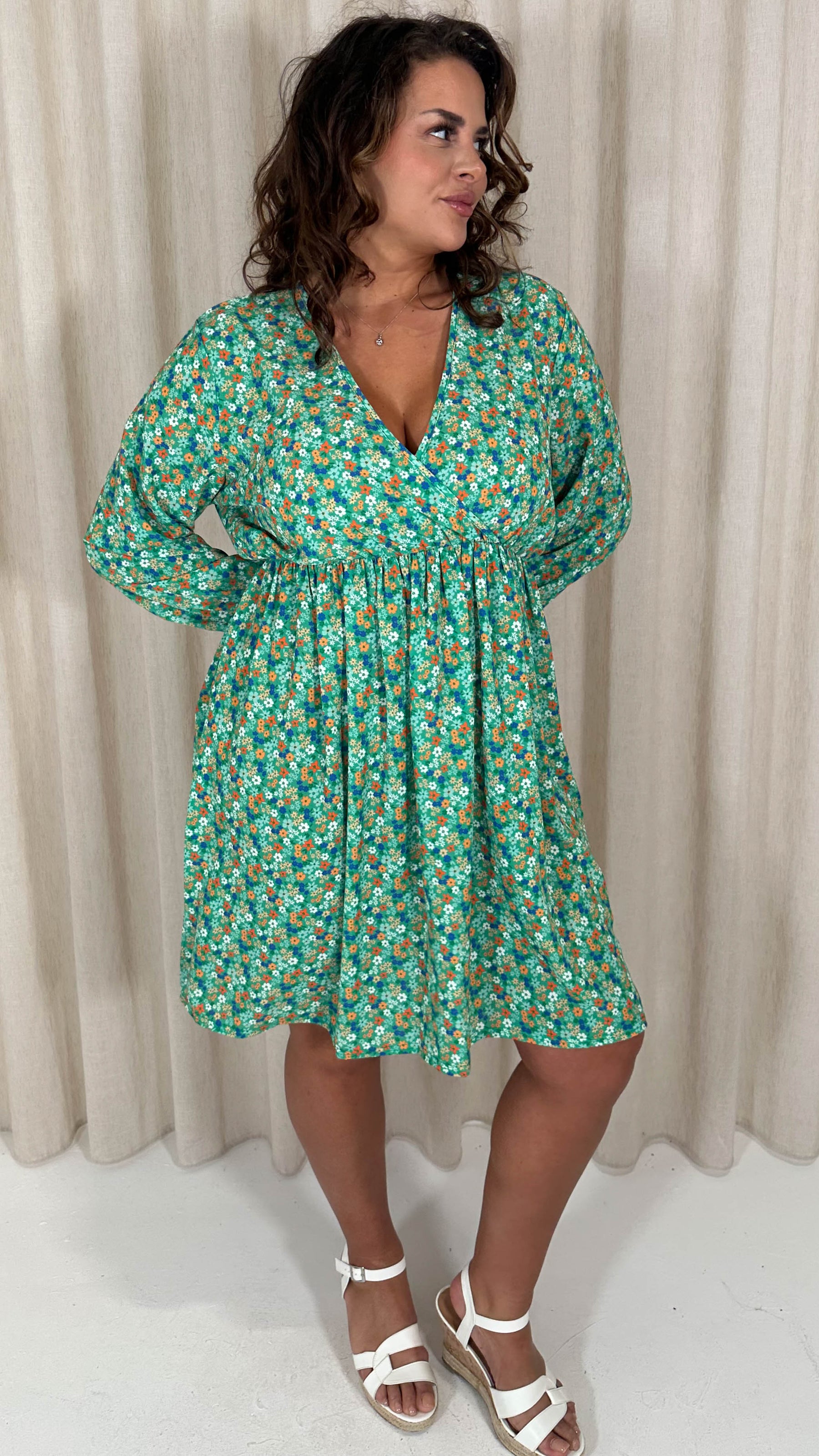 CurveWow Long Sleeve Wrap Mini Dress Green Ditsy Floral Curvewow CurveWow Long Sleeve Wrap Mini Dress Green Ditsy Floral Curvewow
