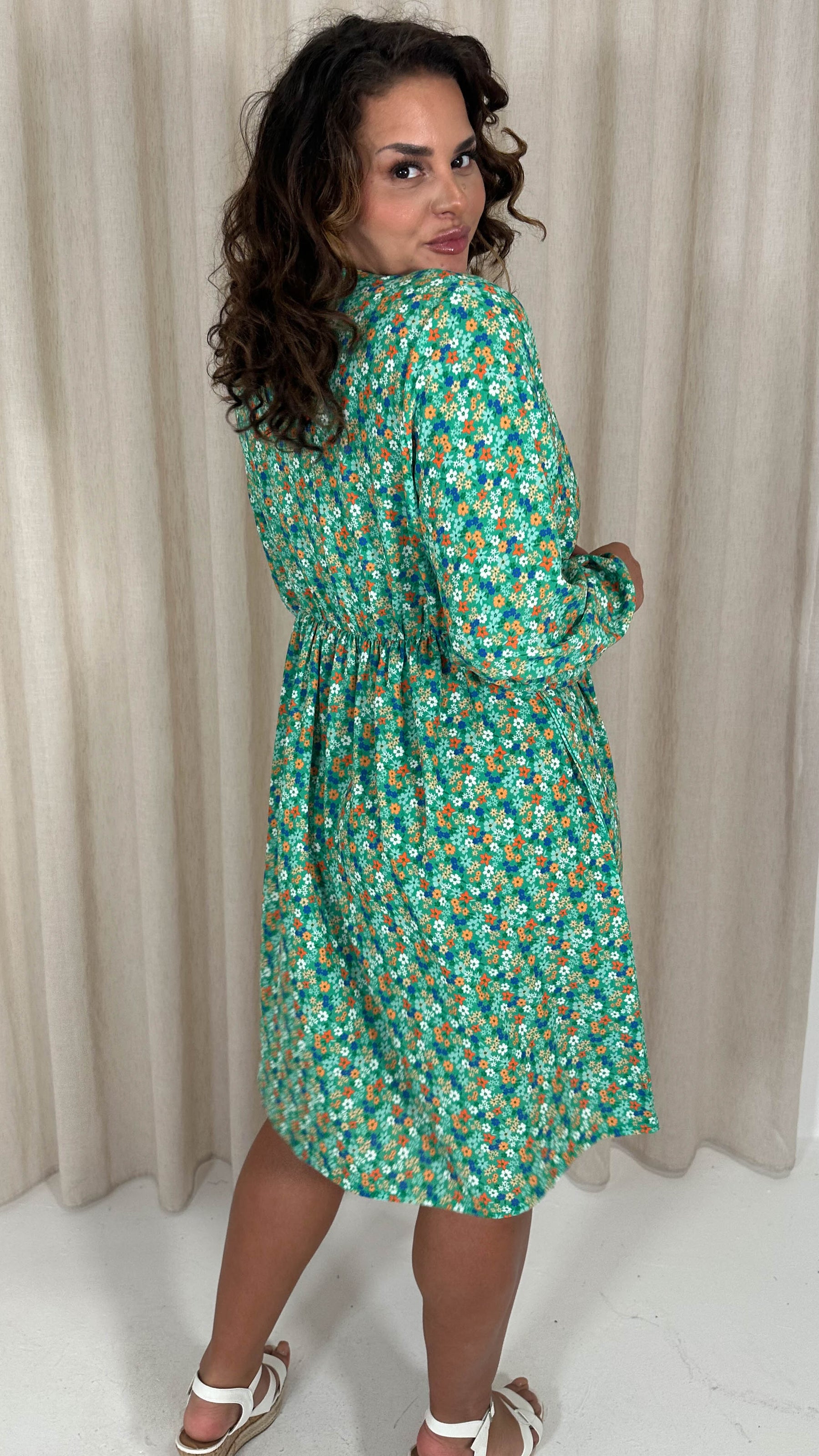 CurveWow Long Sleeve Wrap Mini Dress Green Ditsy Floral Curvewow CurveWow Long Sleeve Wrap Mini Dress Green Ditsy Floral Curvewow
