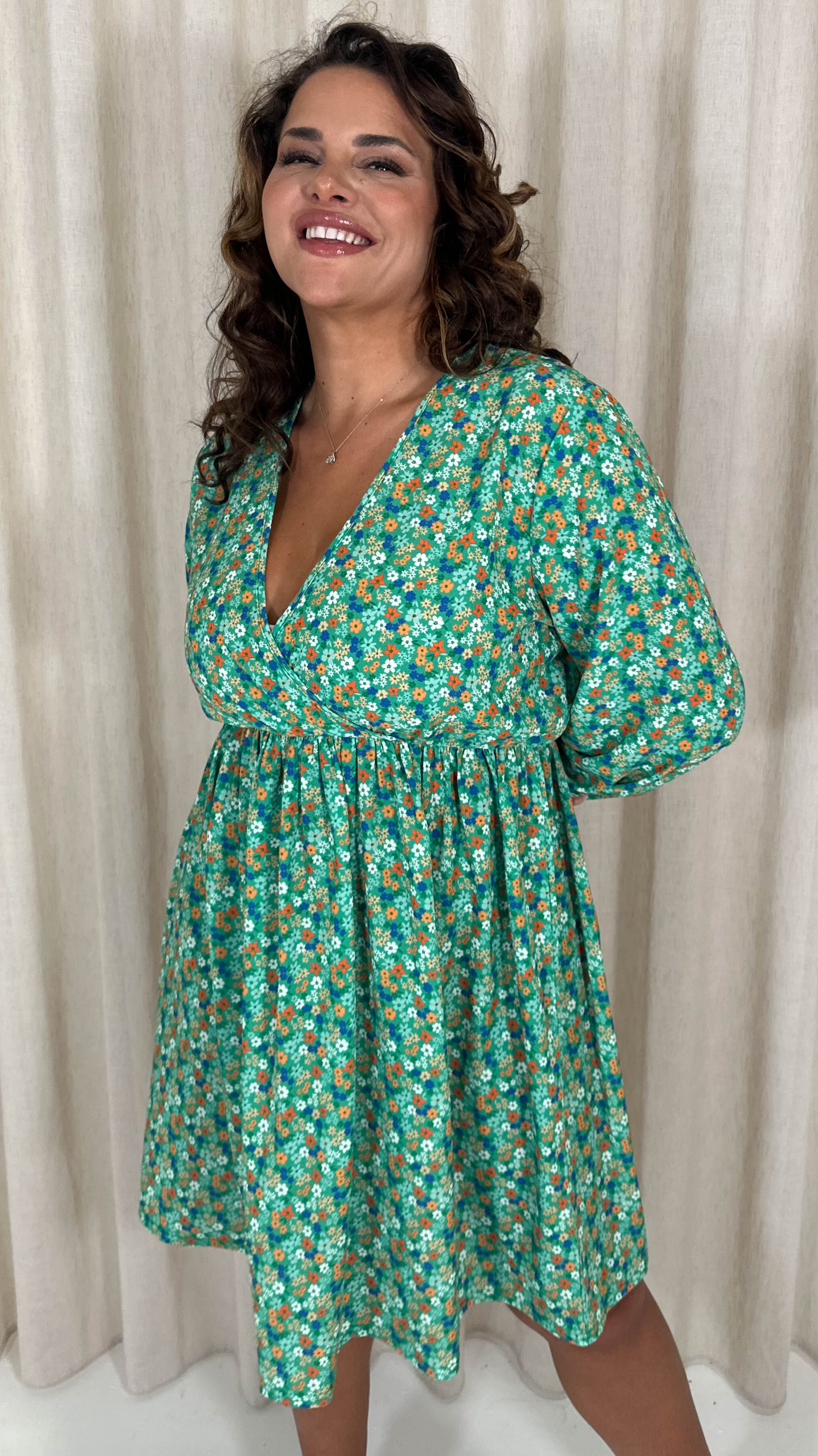 CurveWow Long Sleeve Wrap Mini Dress Green Ditsy Floral – Curvewow