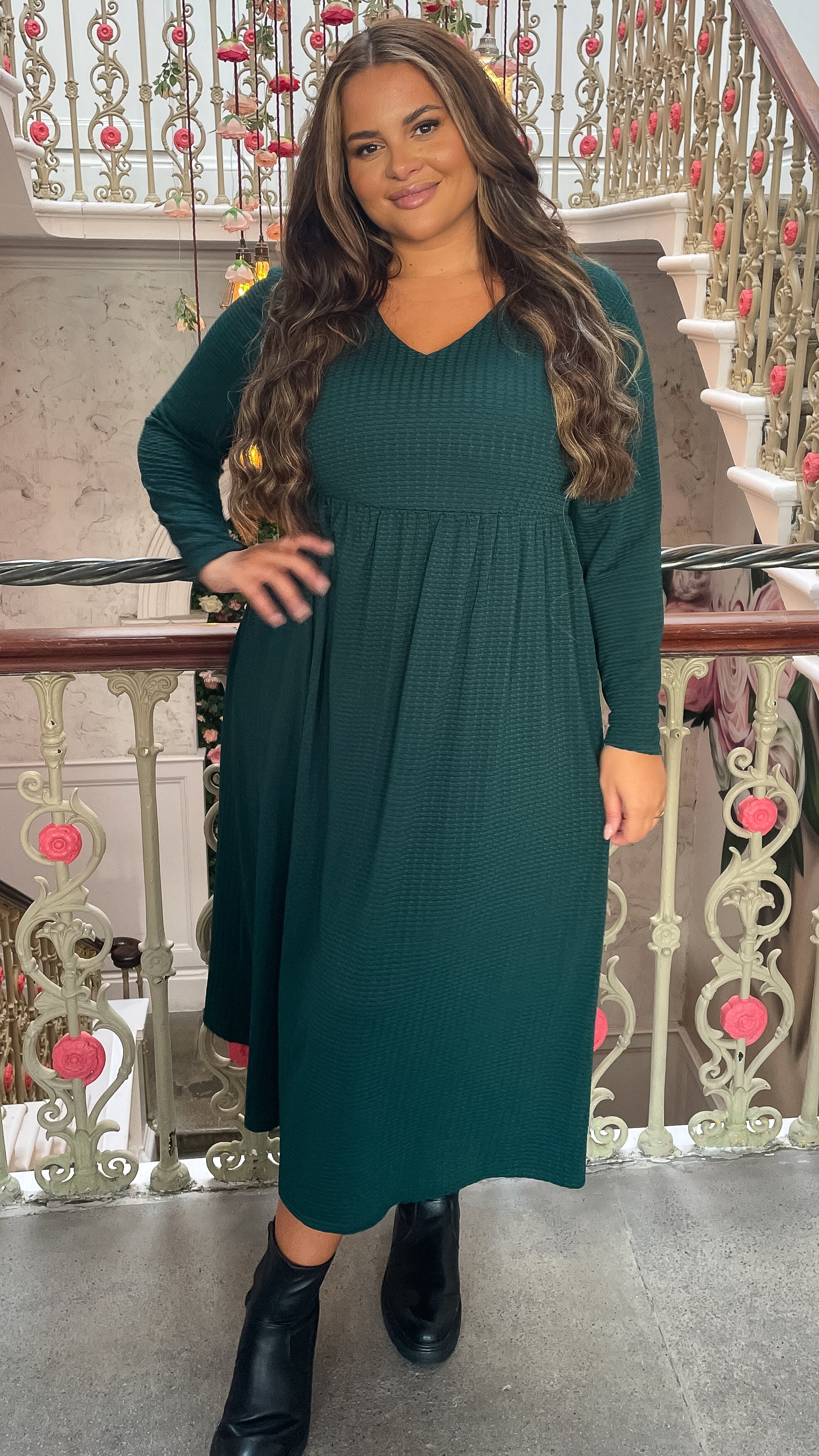 CurveWow Petite Textured V Neck Long Sleeve Midi Dress Dark Green