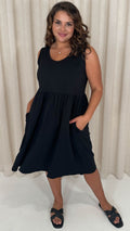 CurveWow Basic Sleeveless Pocket Dress Black