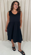 CurveWow Basic Sleeveless Pocket Dress Black