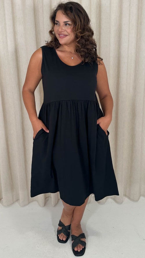 CurveWow Basic Sleeveless Pocket Dress Black