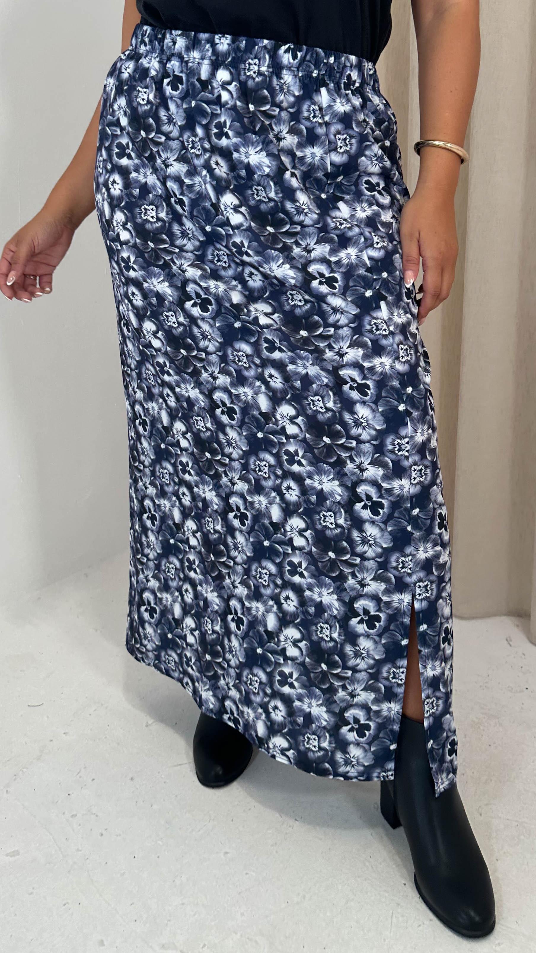 CurveWow Bubble Crepe Split Side Midaxi Skirt Navy Floral