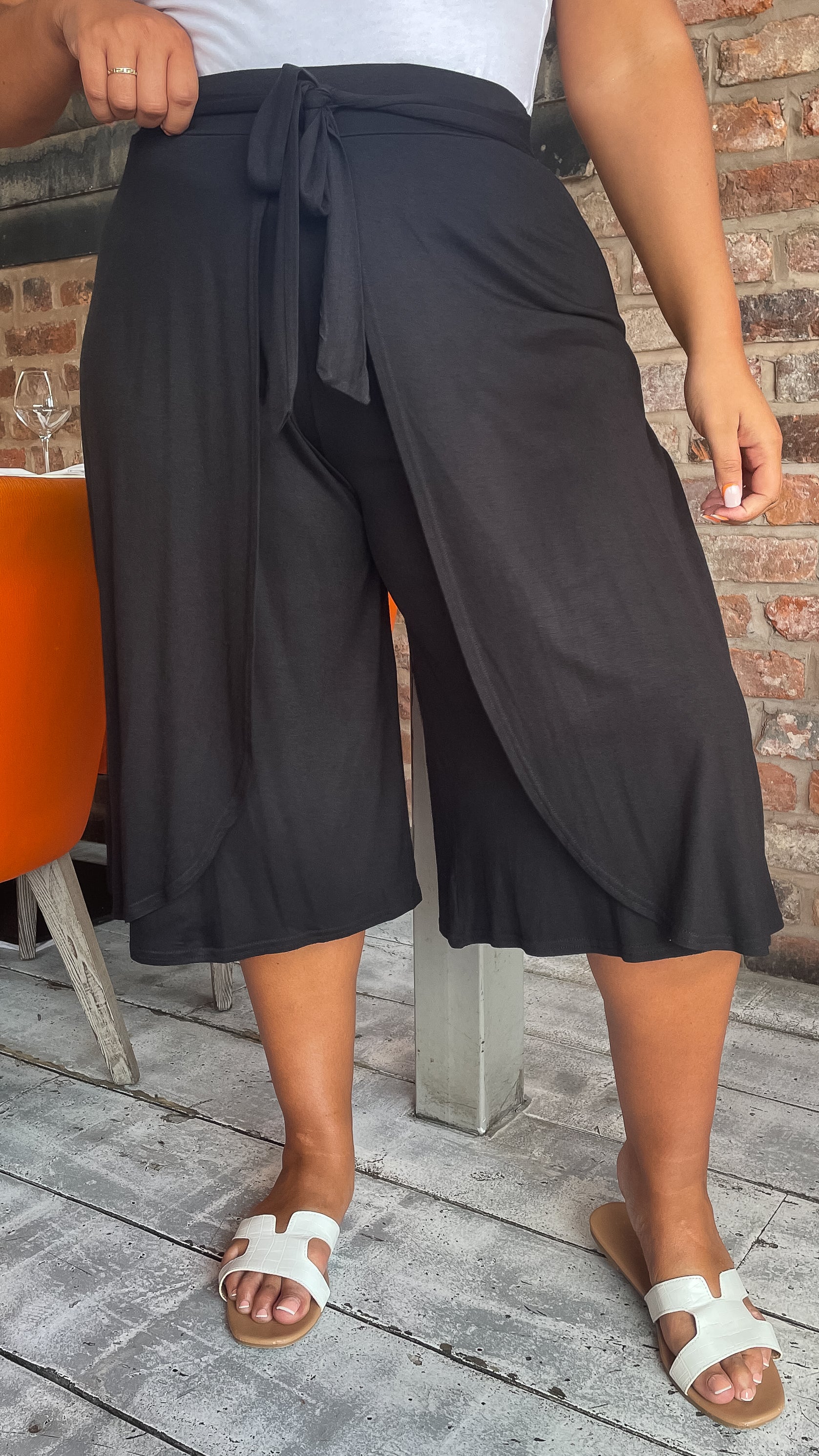 CurveWow Flippy Tie Waist Culottes Black – Curvewow