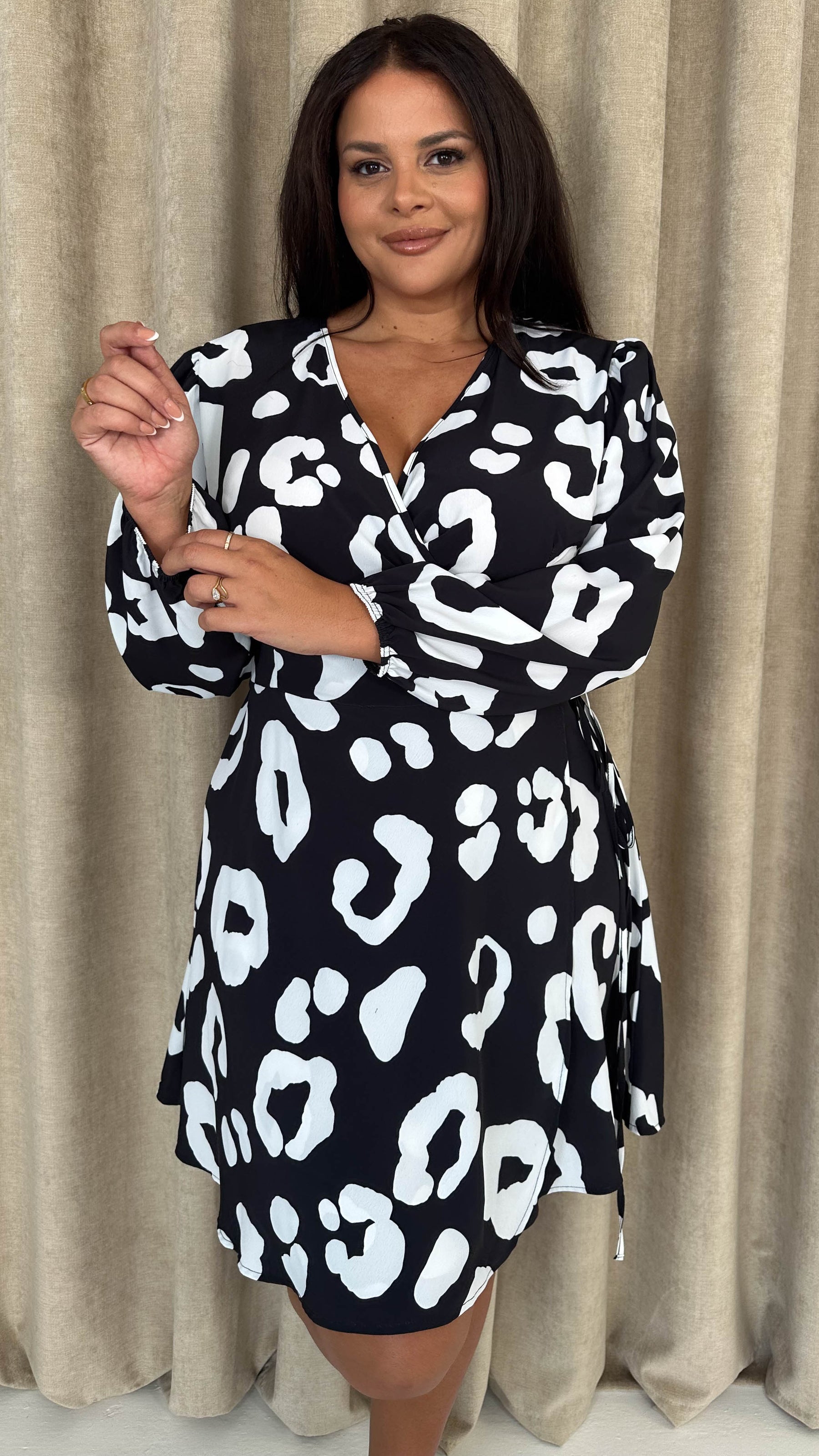 CurveWow Balloon Sleeve Wrap Mini Dress Black & White Leopard Curvewow CurveWow Balloon Sleeve Wrap Mini Dress Black & White Leopard Curvewow
