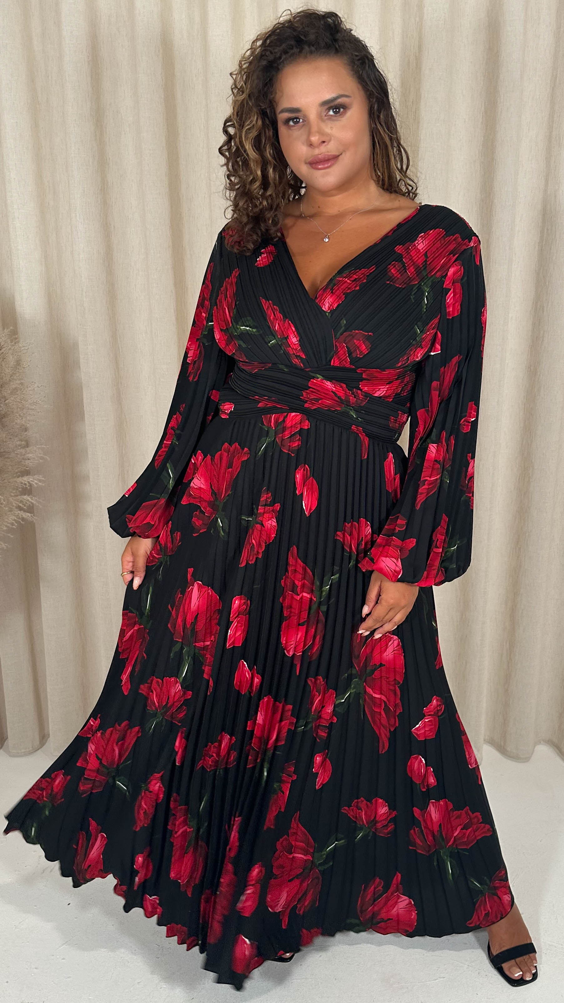 CurveWow Pleated Wrap Maxi Dress Black and Red Floral – Curvewow