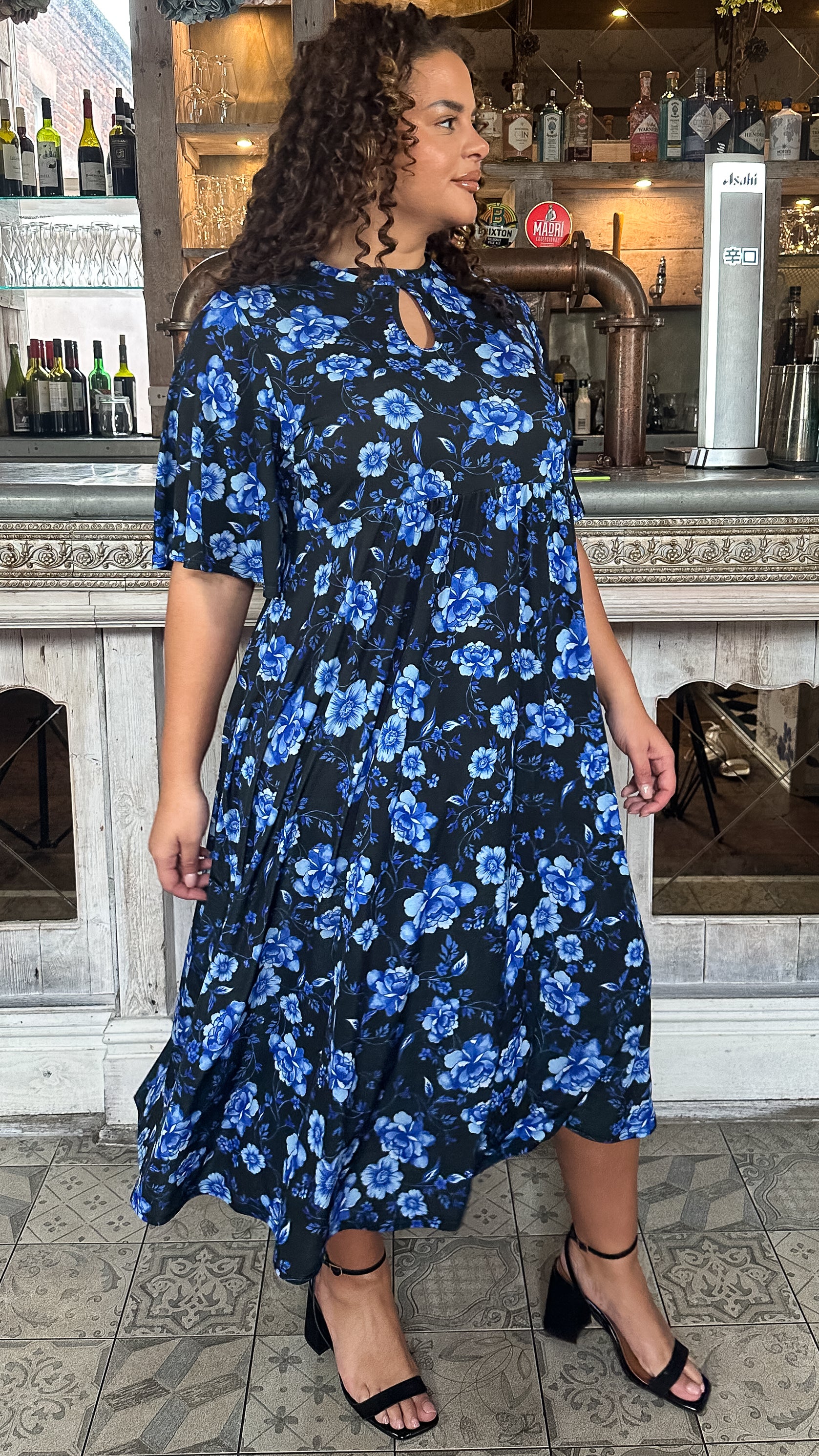 CurveWow Keyhole Front Printed Midi Dress Blue Floral Curvewow CurveWow Keyhole Front Printed Midi Dress Blue Floral Curvewow