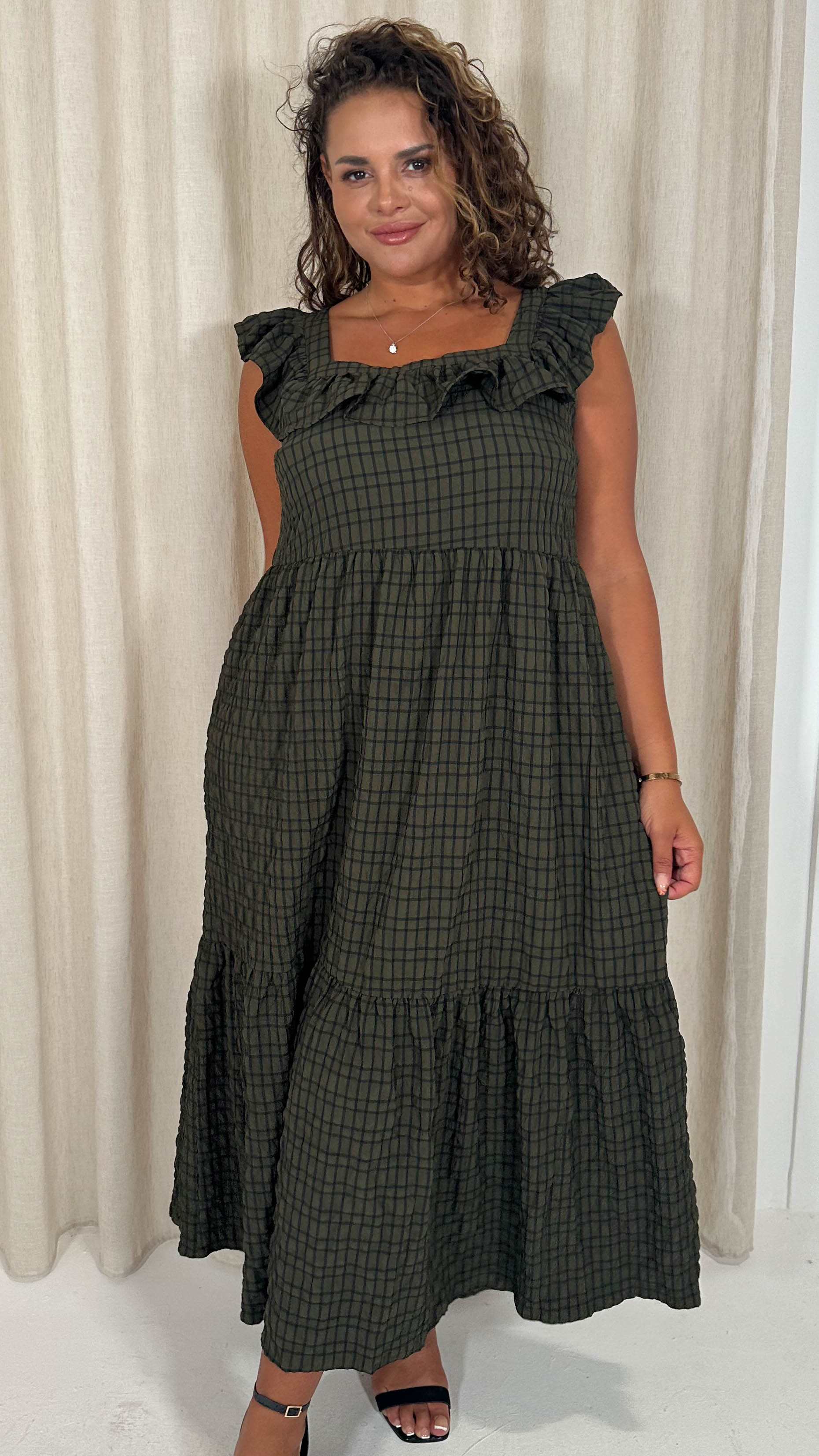 Tie Back Seersucker Square Neck Maxi Dress Khaki/Black Curvewow Tie Back Seersucker Square Neck Maxi Dress Khaki/Black Curvewow