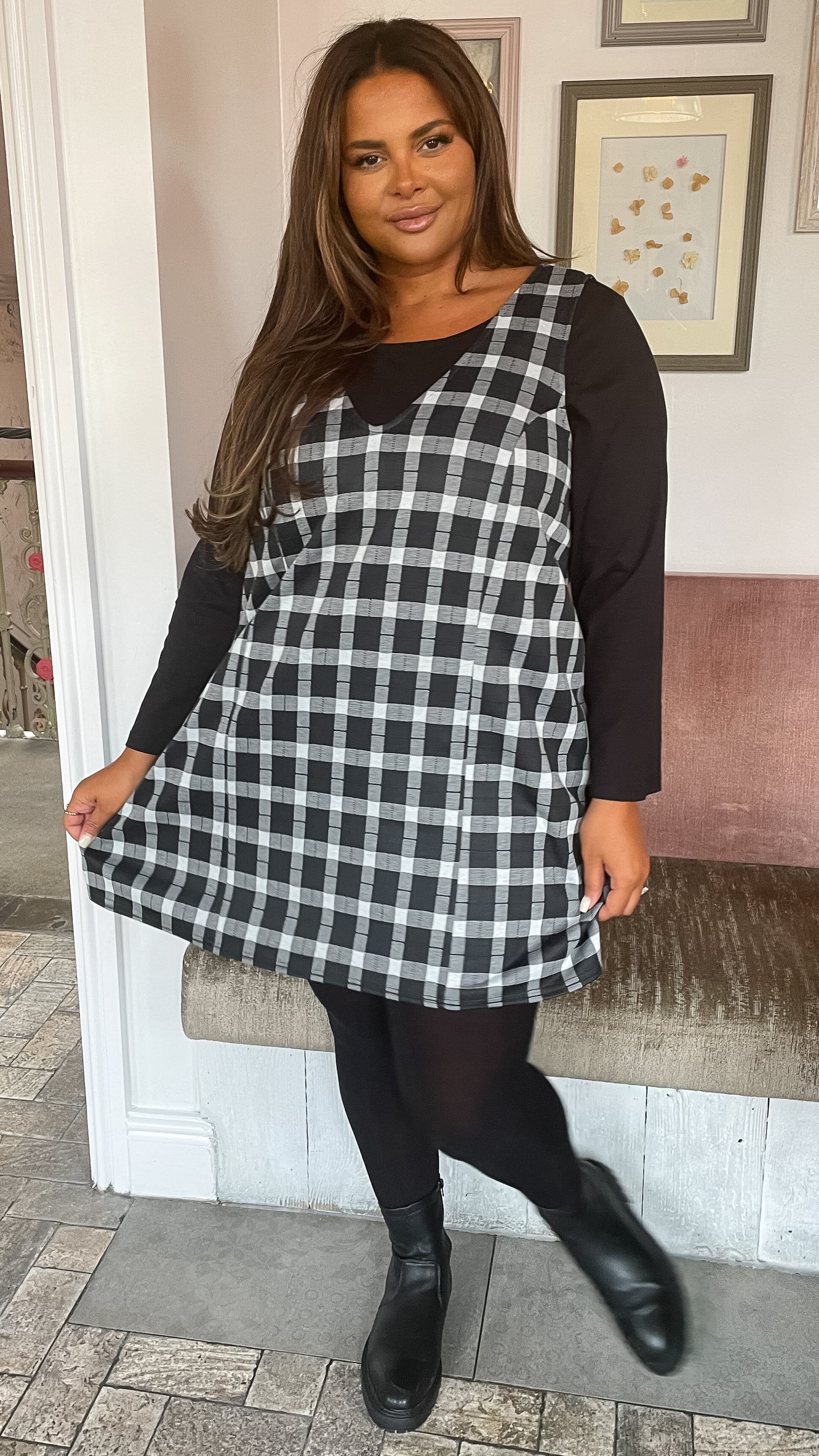 CurveWow Jacquard Check Pinafore Dress Black/White Curvewow CurveWow Jacquard Check Pinafore Dress Black/White Curvewow