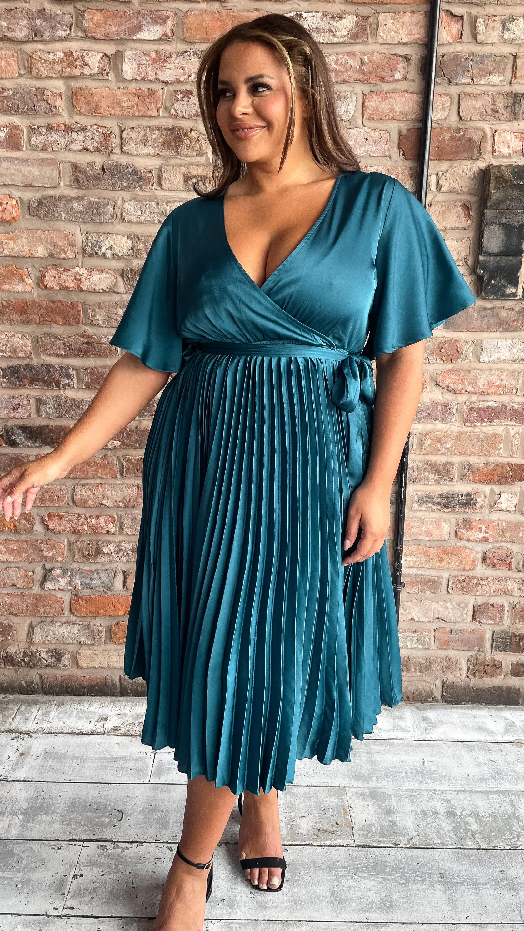 CurveWow Pleated Short Sleeve Dress Teal Curvewow CurveWow Pleated Short Sleeve Dress Teal Curvewow