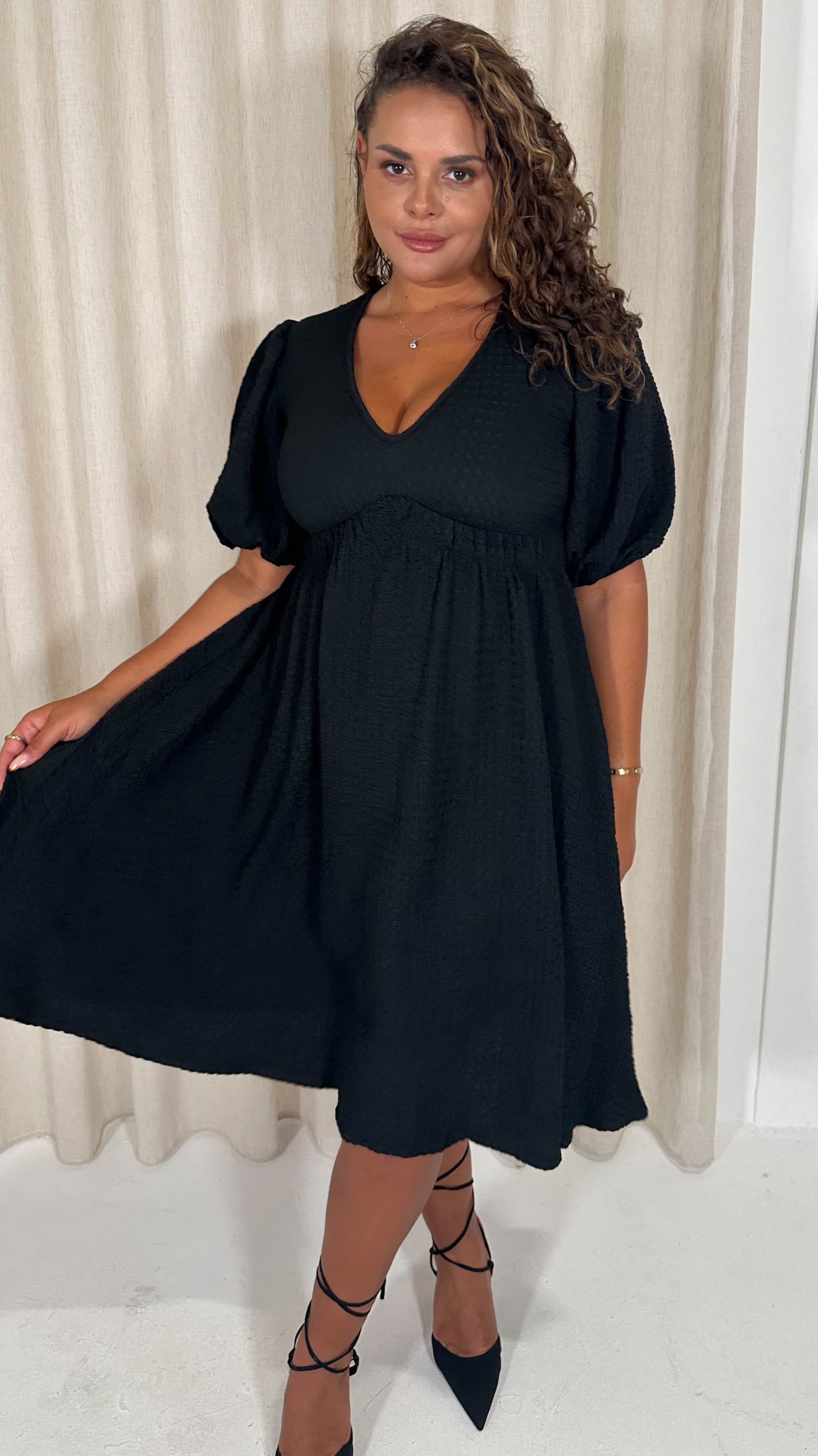 CurveWow Texture V Neck Midi Dress Black – Curvewow