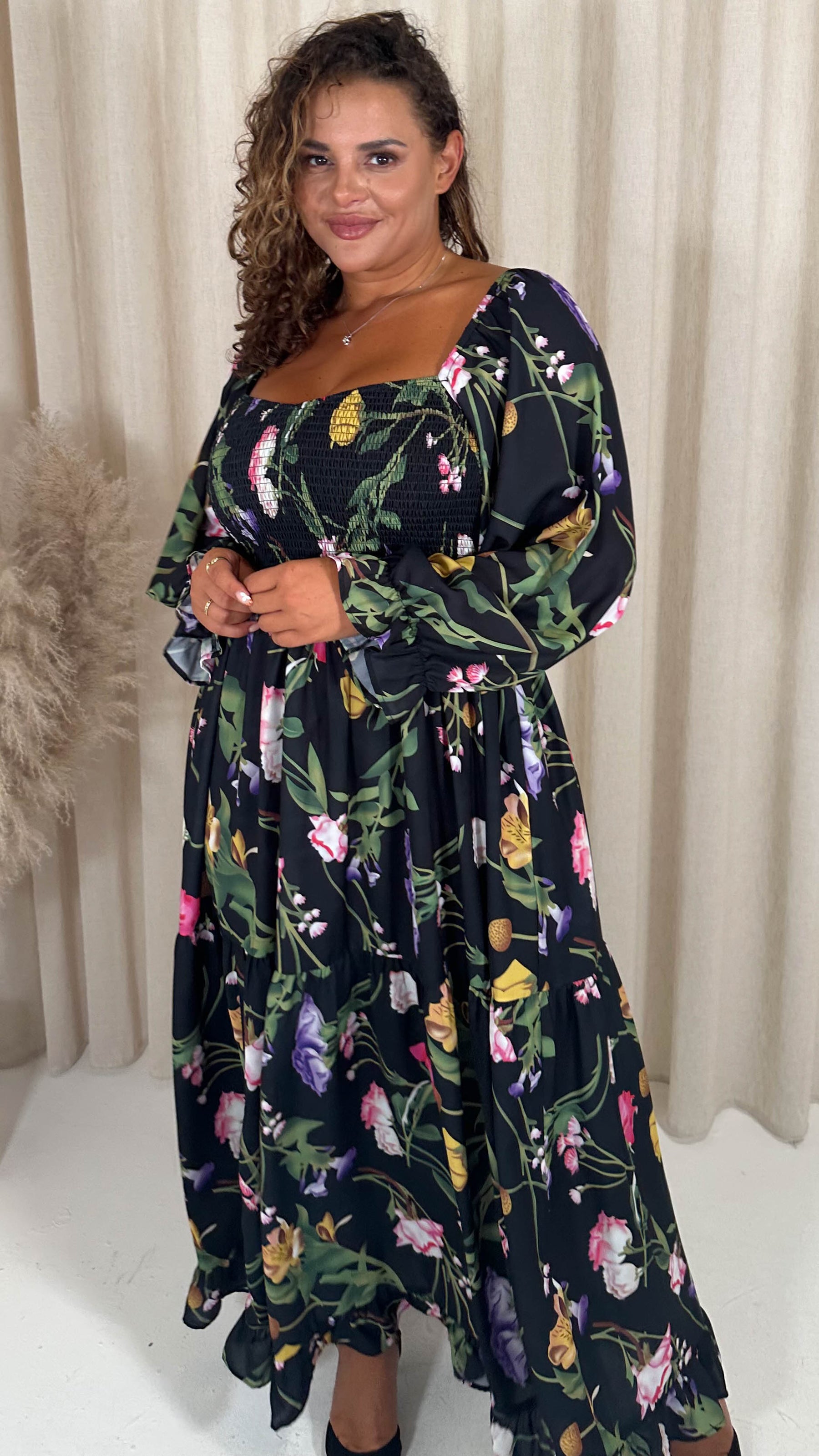 CurveWow Shirred Top Maxi Dress Black Floral Curvewow CurveWow Shirred Top Maxi Dress Black Floral Curvewow