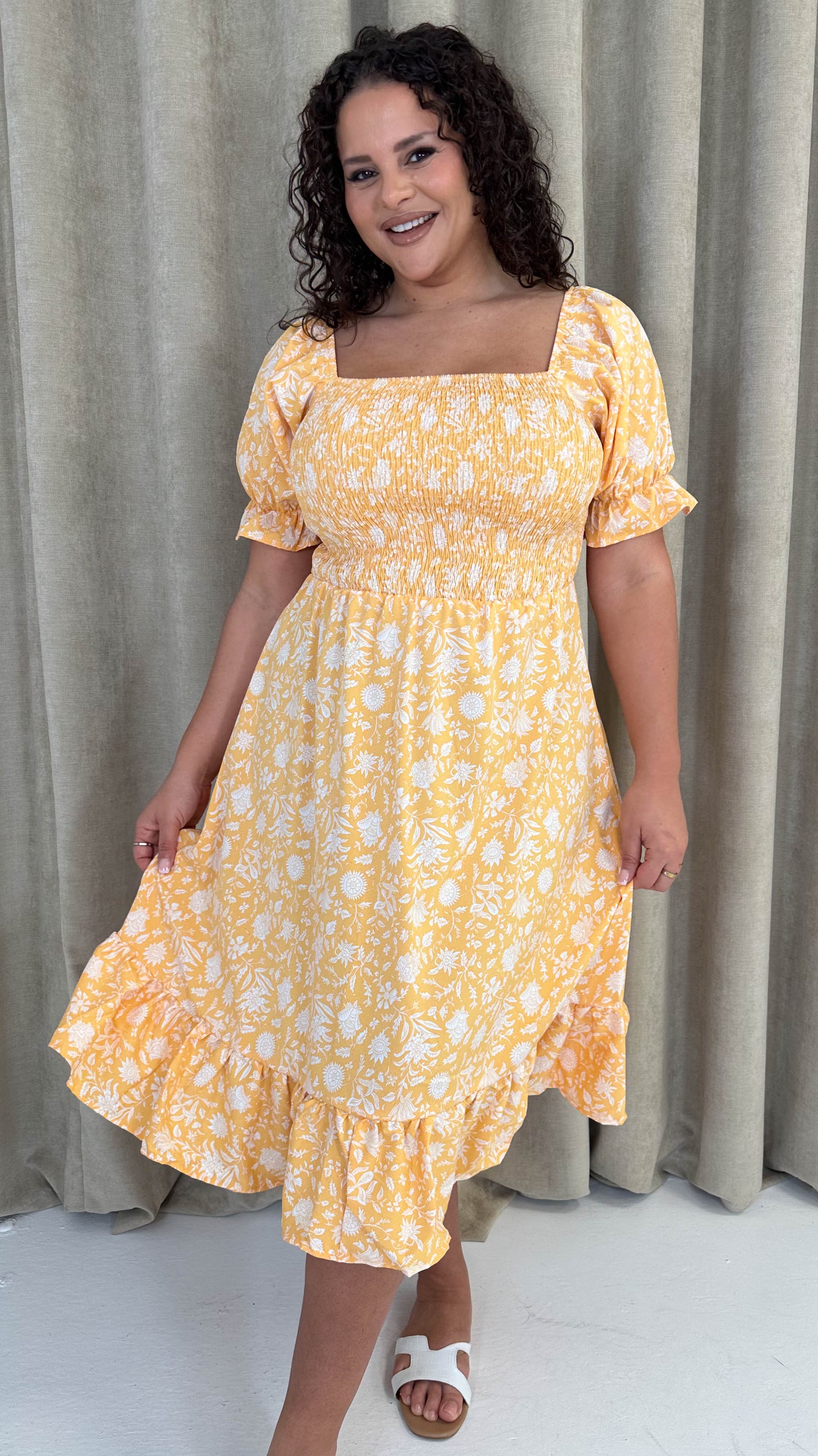 CurveWow Square Neck Shirred Midi Dress Yellow Floral Curvewow CurveWow Square Neck Shirred Midi Dress Yellow Floral Curvewow