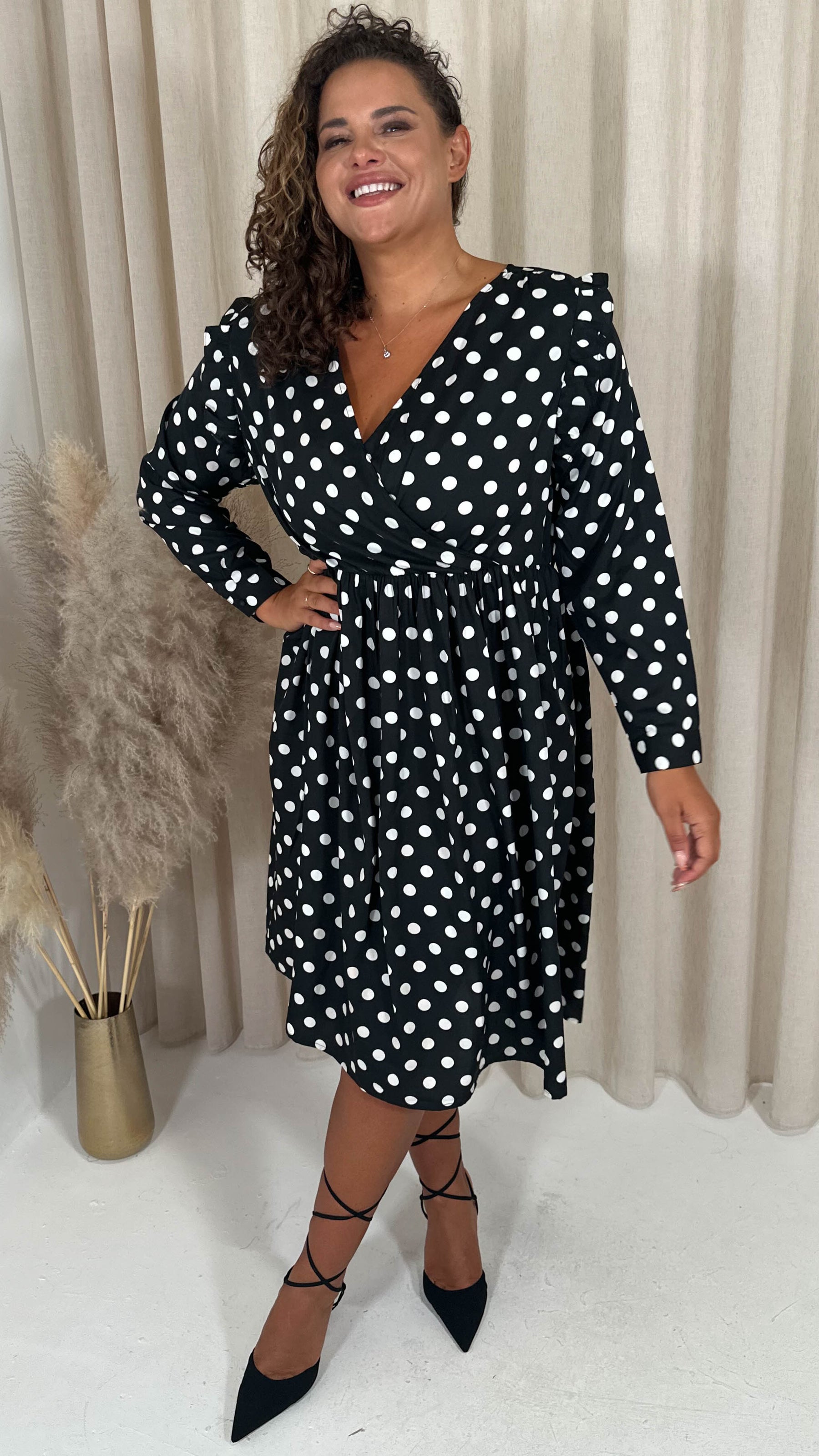 CurveWow Frill Wrap Dress White/Black Polka Dot – Curvewow CurveWow Frill Wrap Dress White/Black Polka Dot – Curvewow