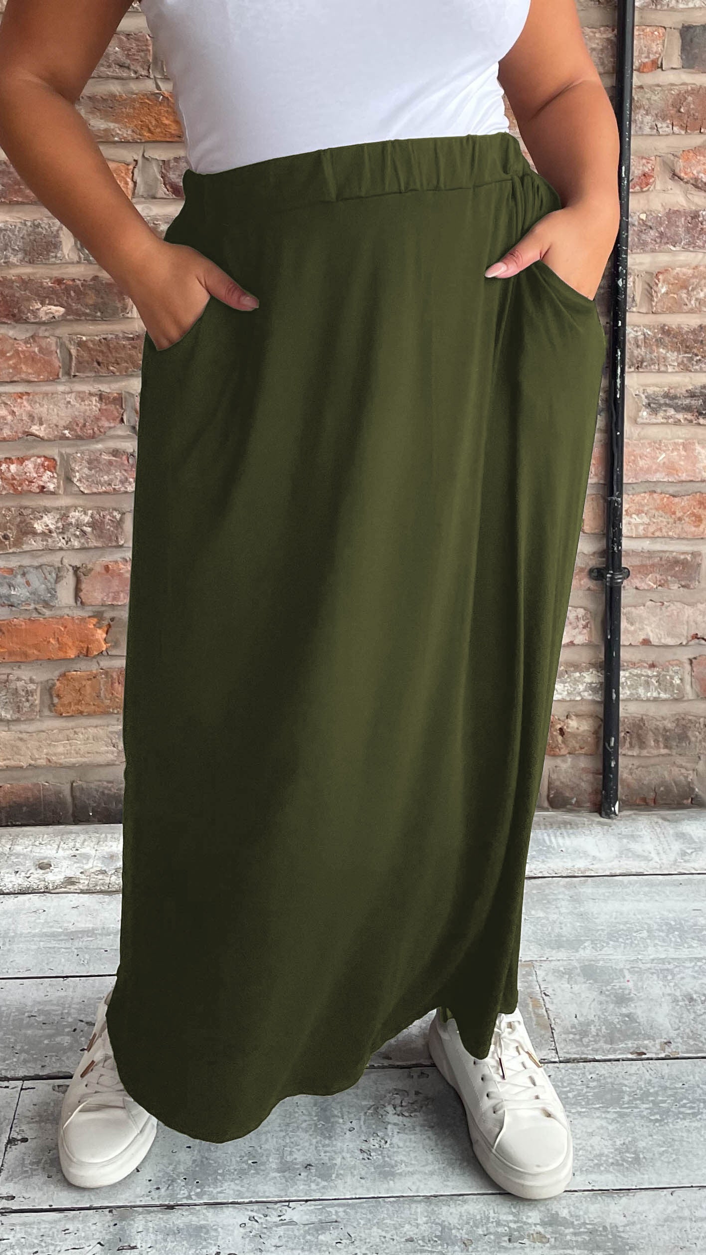 CurveWow Basic Pocket Maxi Skirt Khaki