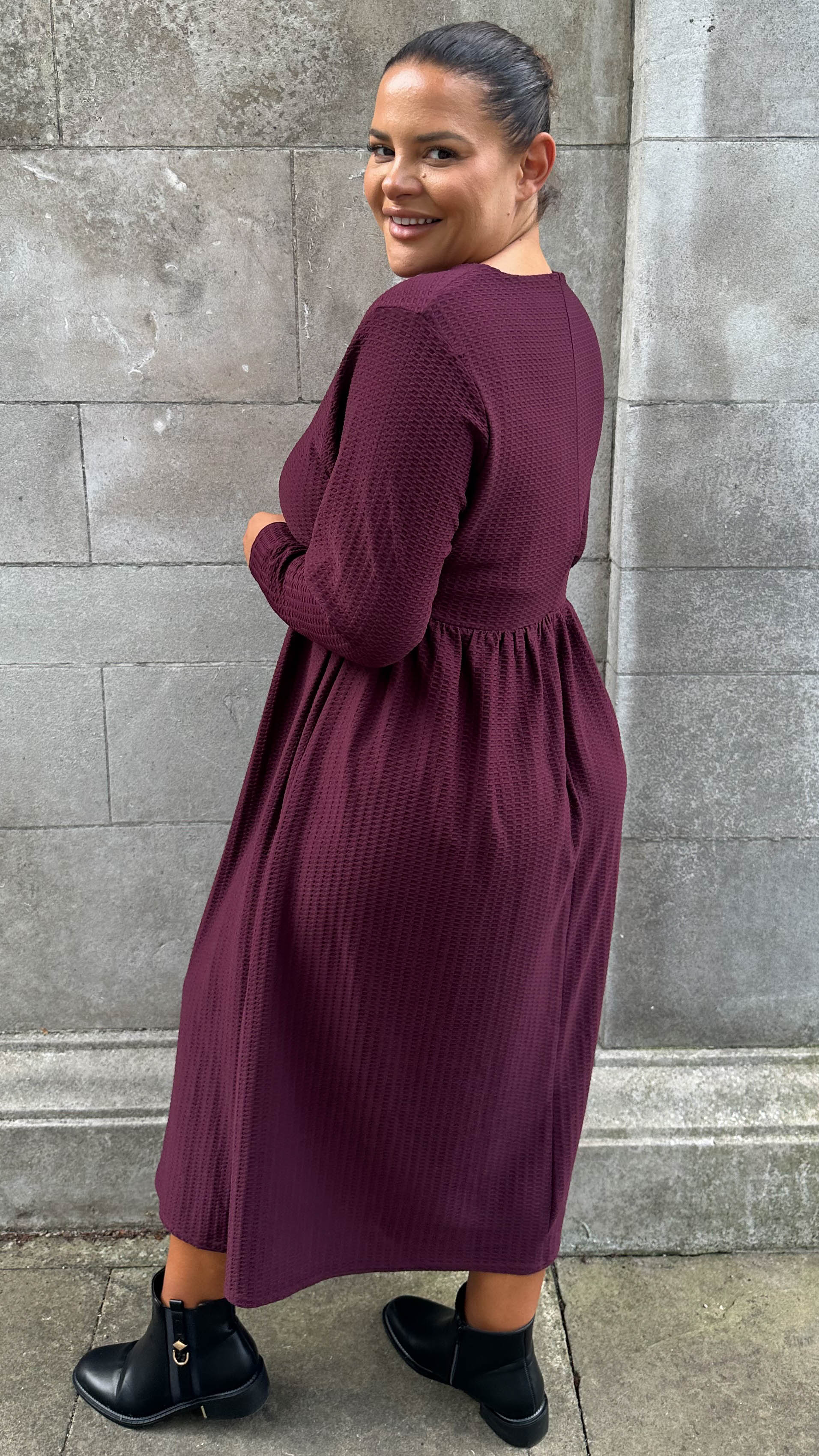 CurveWow Textured V Neck Long Sleeve Midi Dress Wine