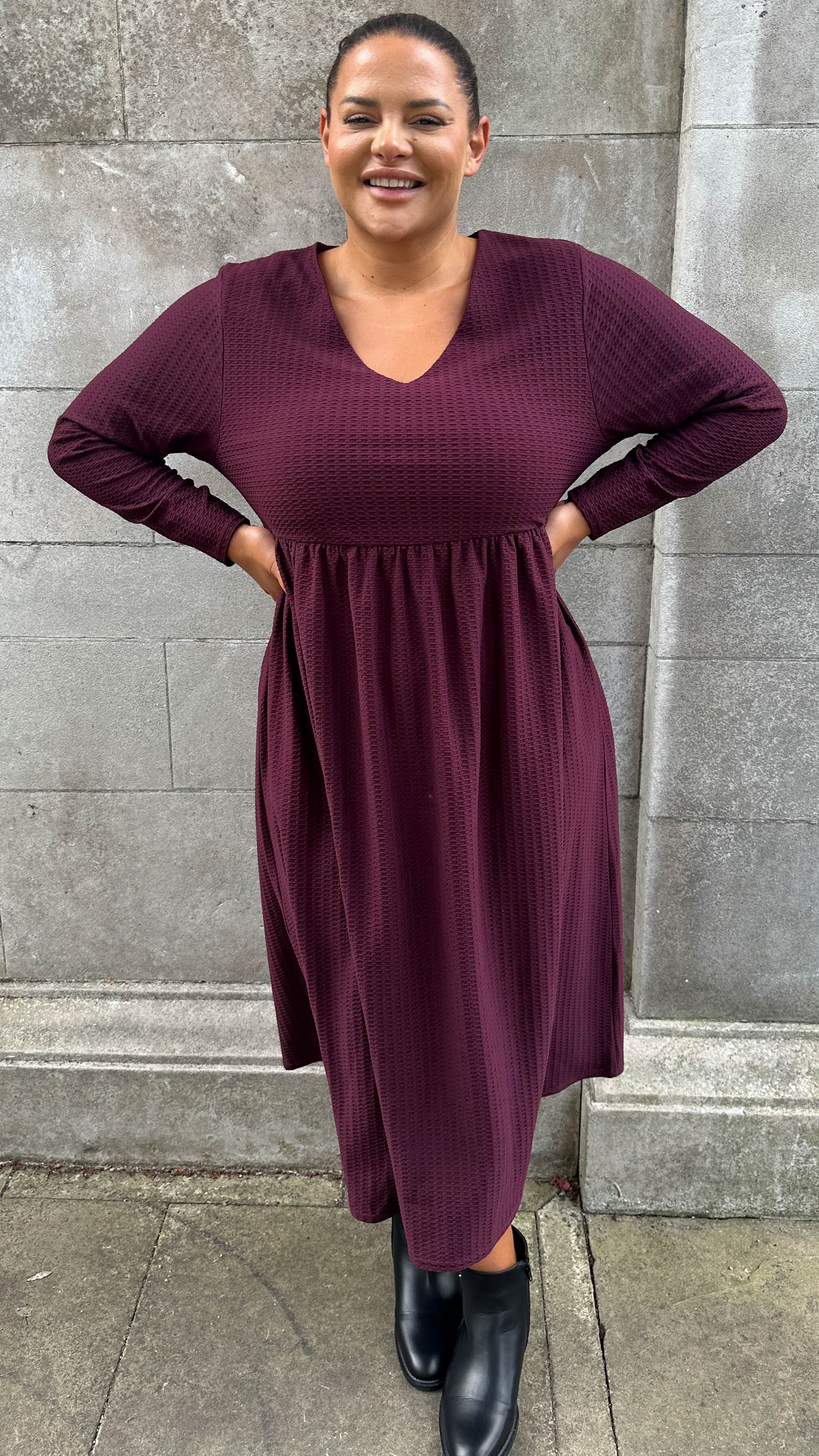 CurveWow Textured V Neck Long Sleeve Midi Dress Wine