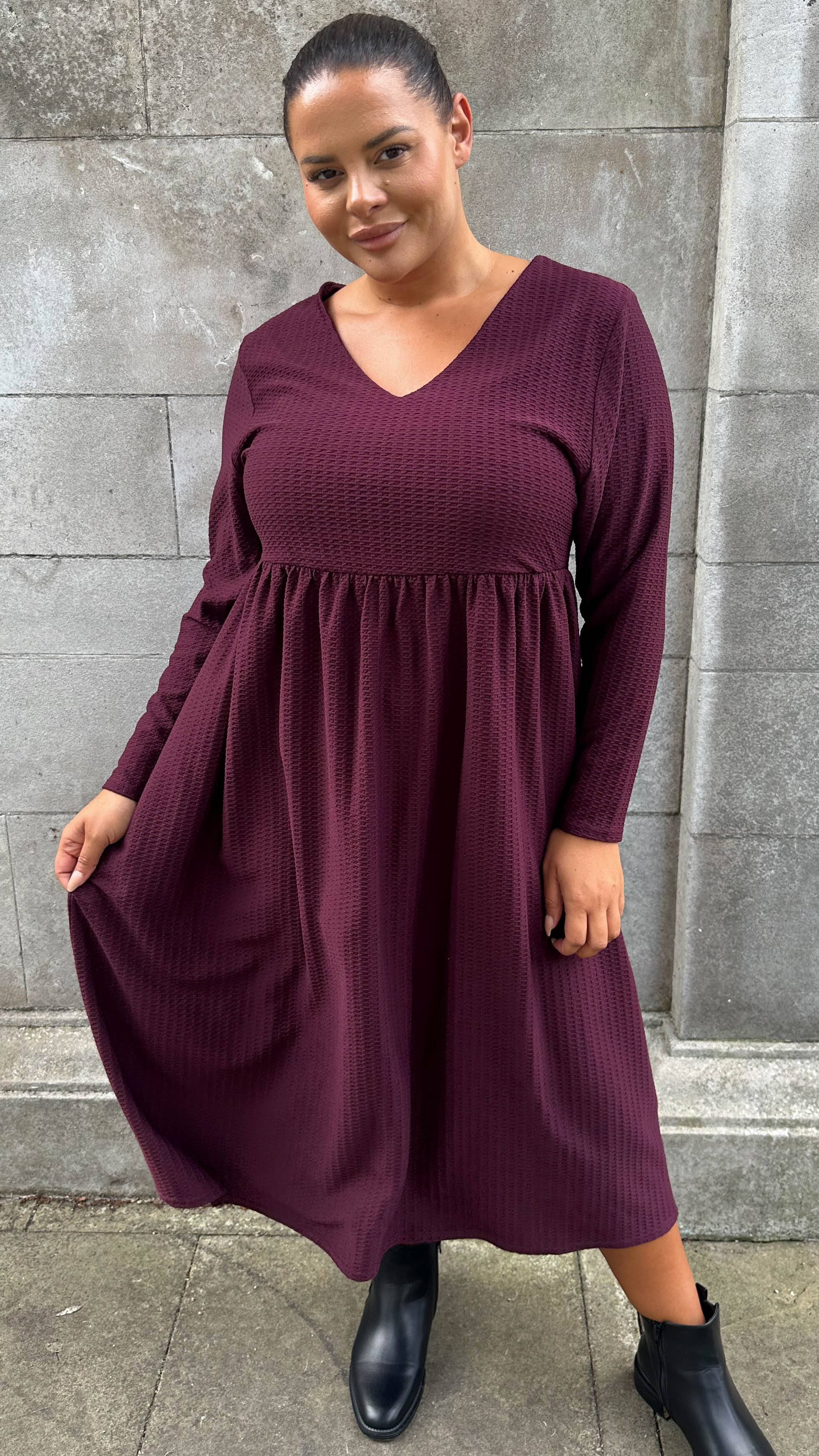 CurveWow Textured V Neck Long Sleeve Midi Dress Wine