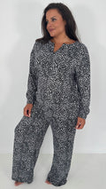 CurveWow Notch Neck Pyjama Set Animal Print