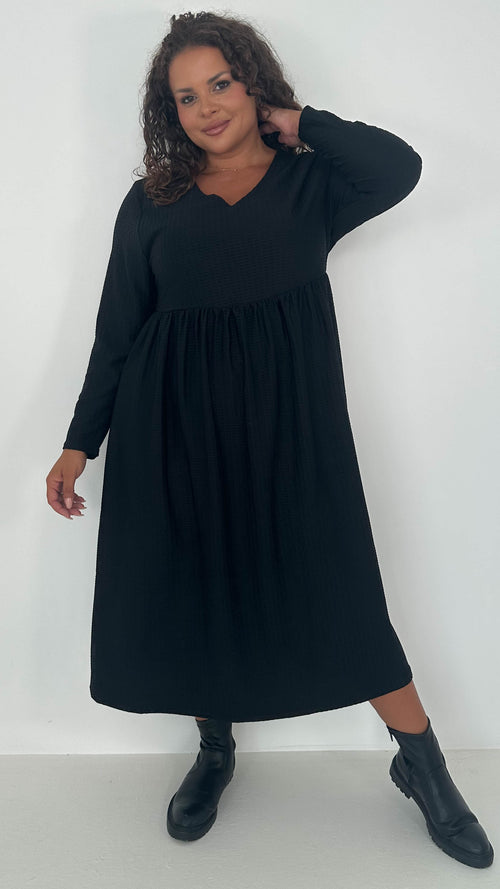 CurveWow Textured V Neck Long Sleeve Midi Dress Black