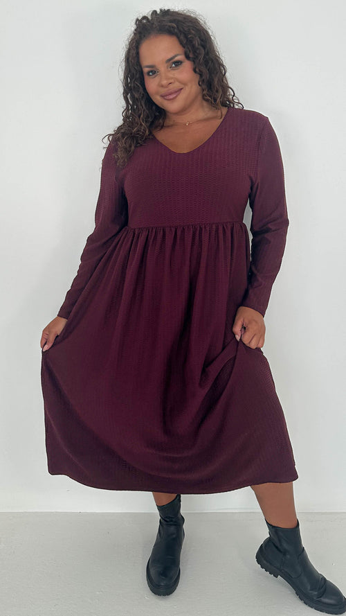 CurveWow Textured V Neck Long Sleeve Midi Dress Wine