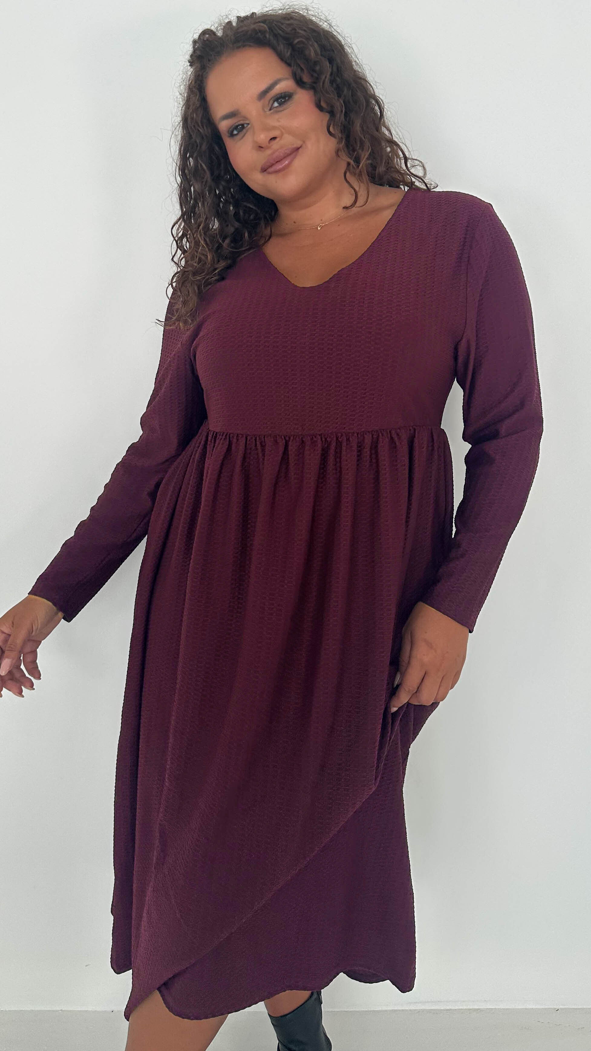 CurveWow Textured V Neck Long Sleeve Midi Dress Wine