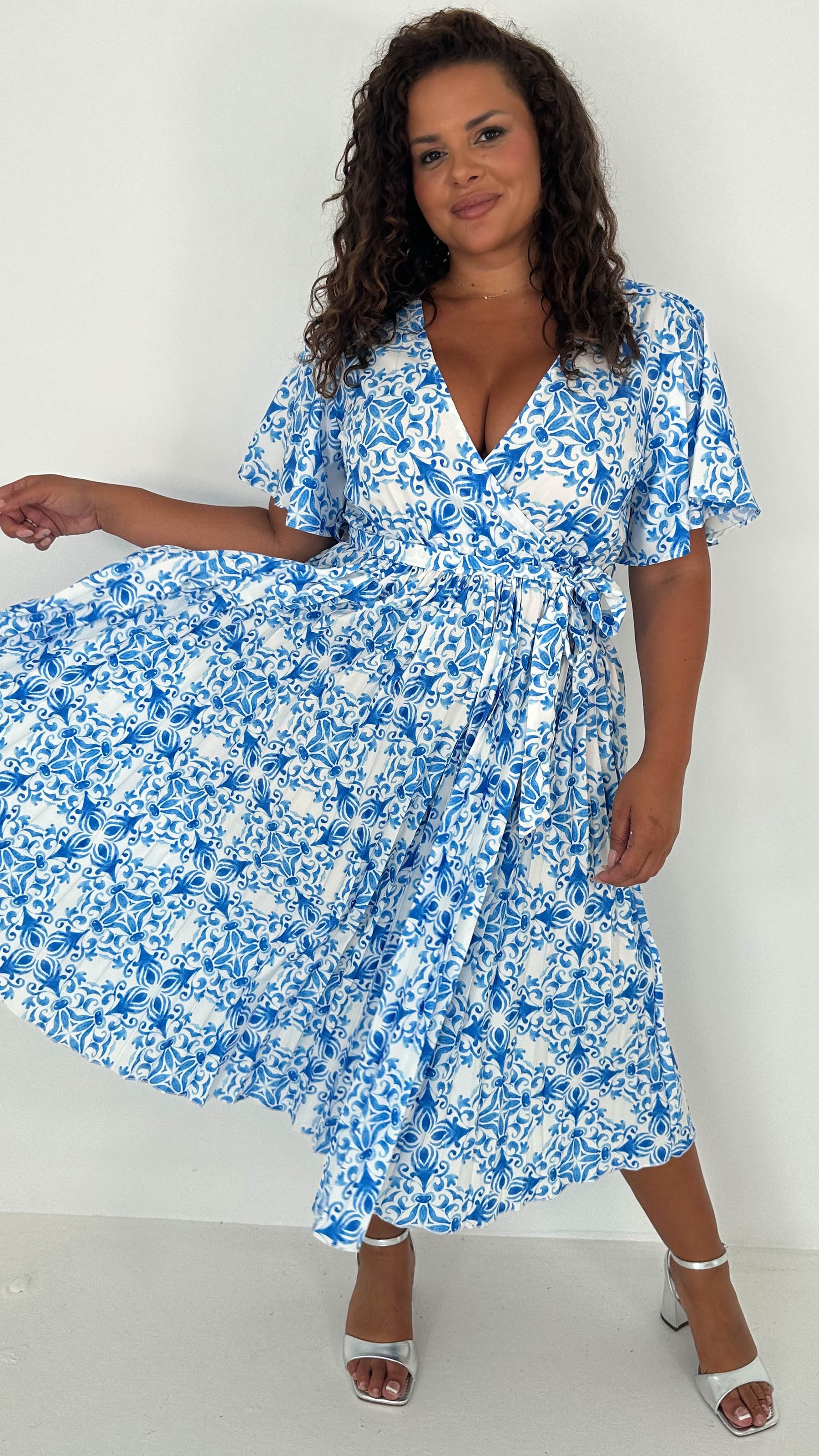 CurveWow Short Sleeve Pleated Wrap Dress Blue Print Curvewow CurveWow Short Sleeve Pleated Wrap Dress Blue Print Curvewow