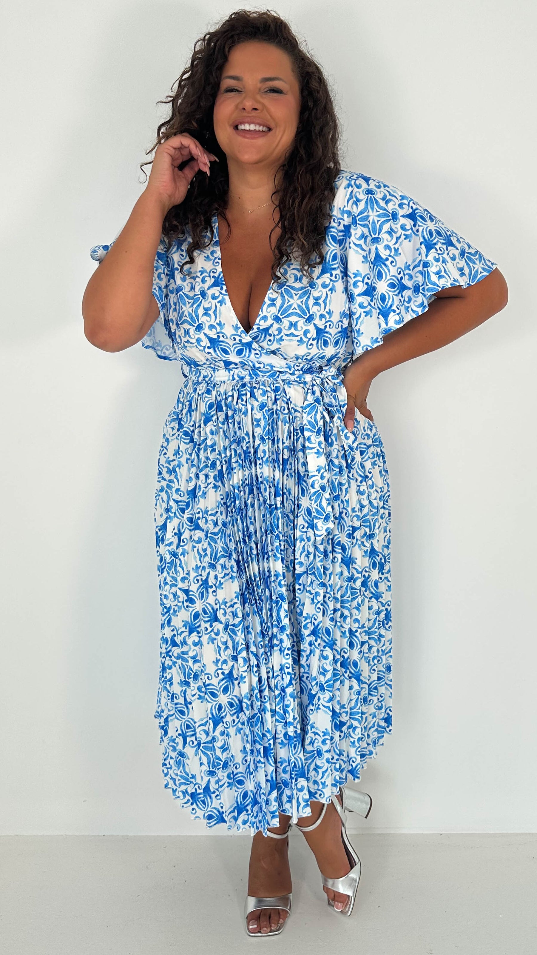 CurveWow Short Sleeve Pleated Wrap Dress Blue Print Curvewow CurveWow Short Sleeve Pleated Wrap Dress Blue Print Curvewow