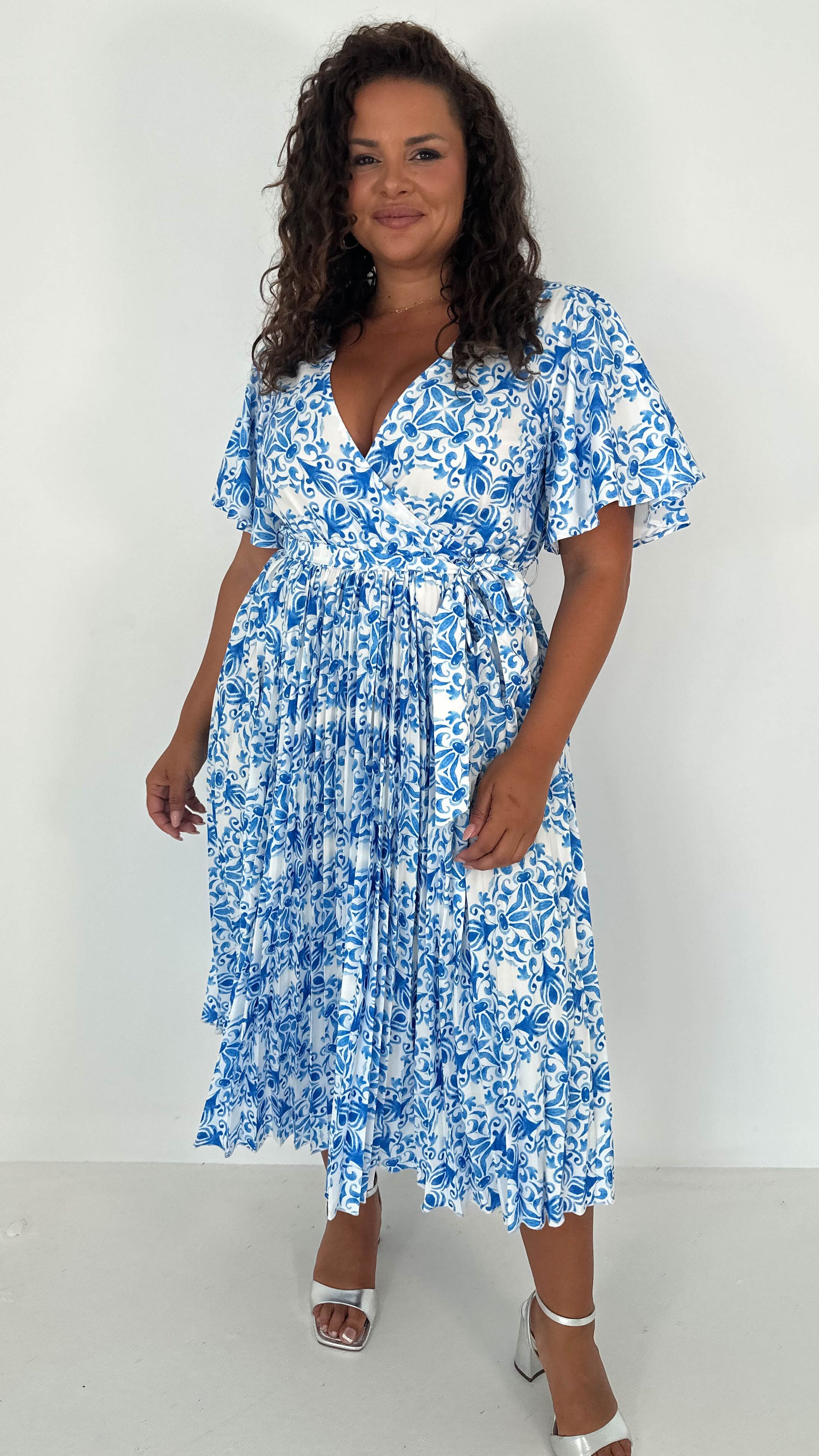 CurveWow Short Sleeve Pleated Wrap Dress Blue Print Curvewow CurveWow Short Sleeve Pleated Wrap Dress Blue Print Curvewow