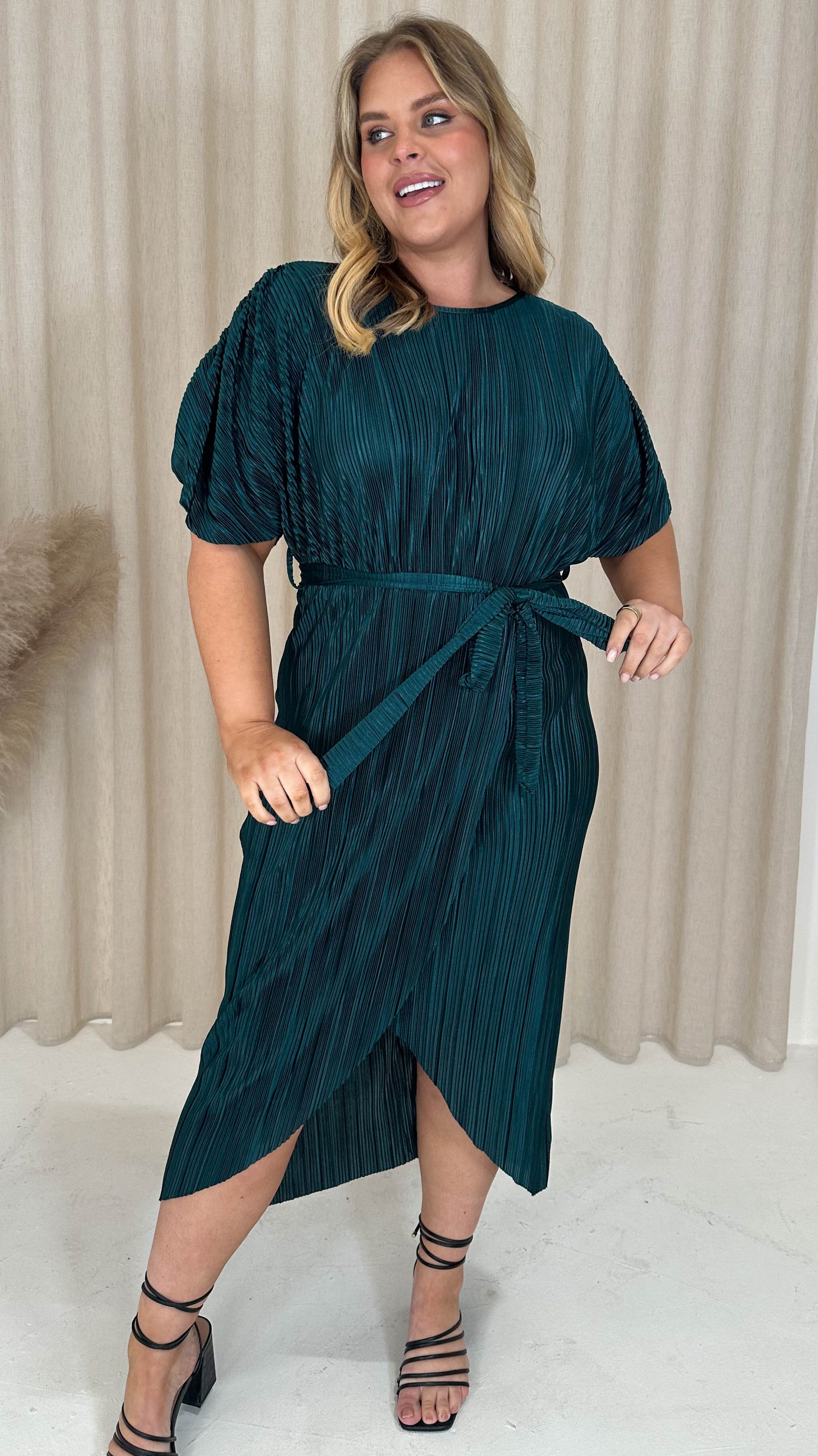 CurveWow Plisse Batwing Wrap Midi Dress Pine Green Curvewow CurveWow Plisse Batwing Wrap Midi Dress Pine Green Curvewow