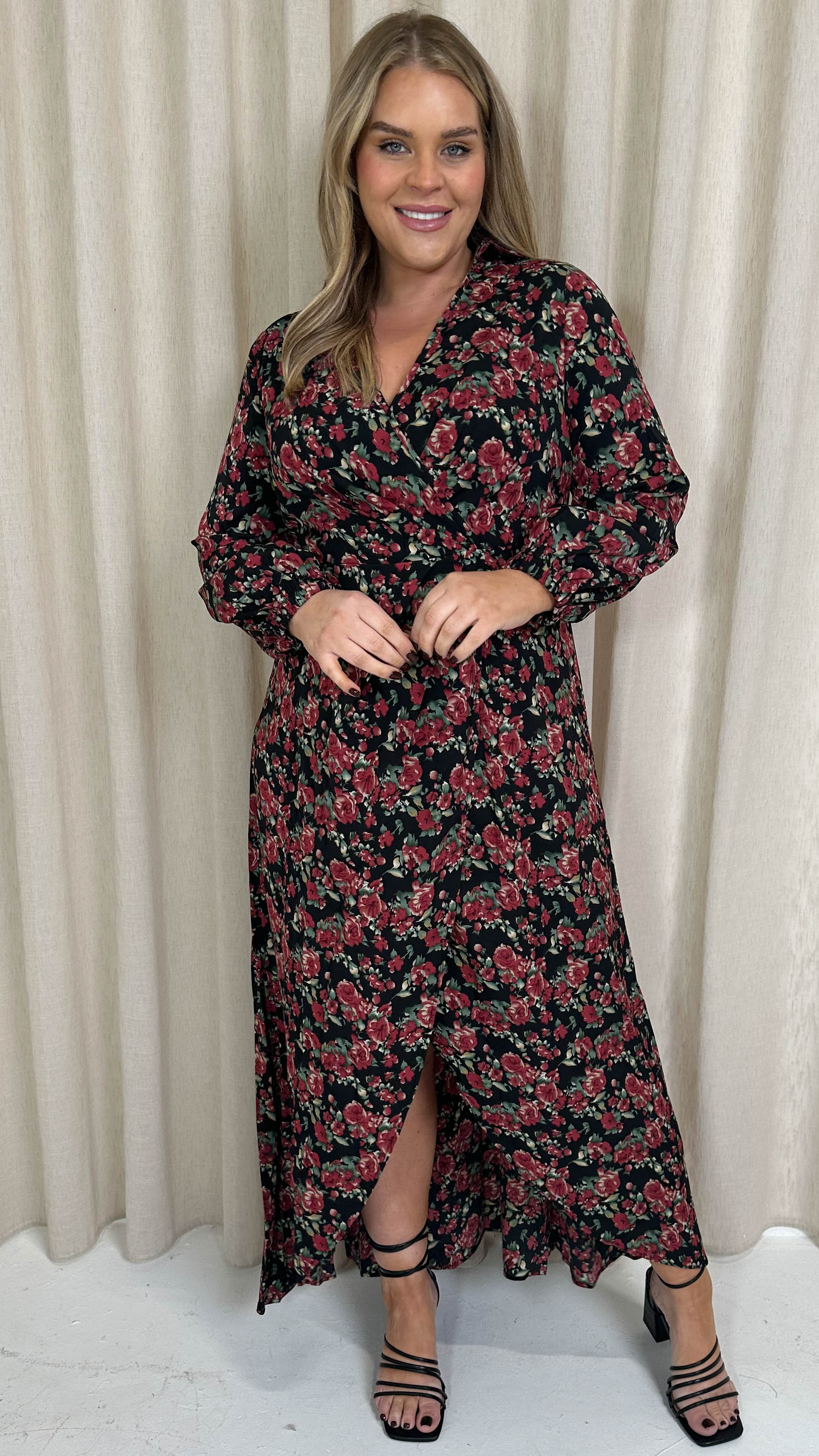 CurveWow Collared Wrap Printed Maxi Dress Black & Red Floral Curvewow CurveWow Collared Wrap Printed Maxi Dress Black & Red Floral Curvewow