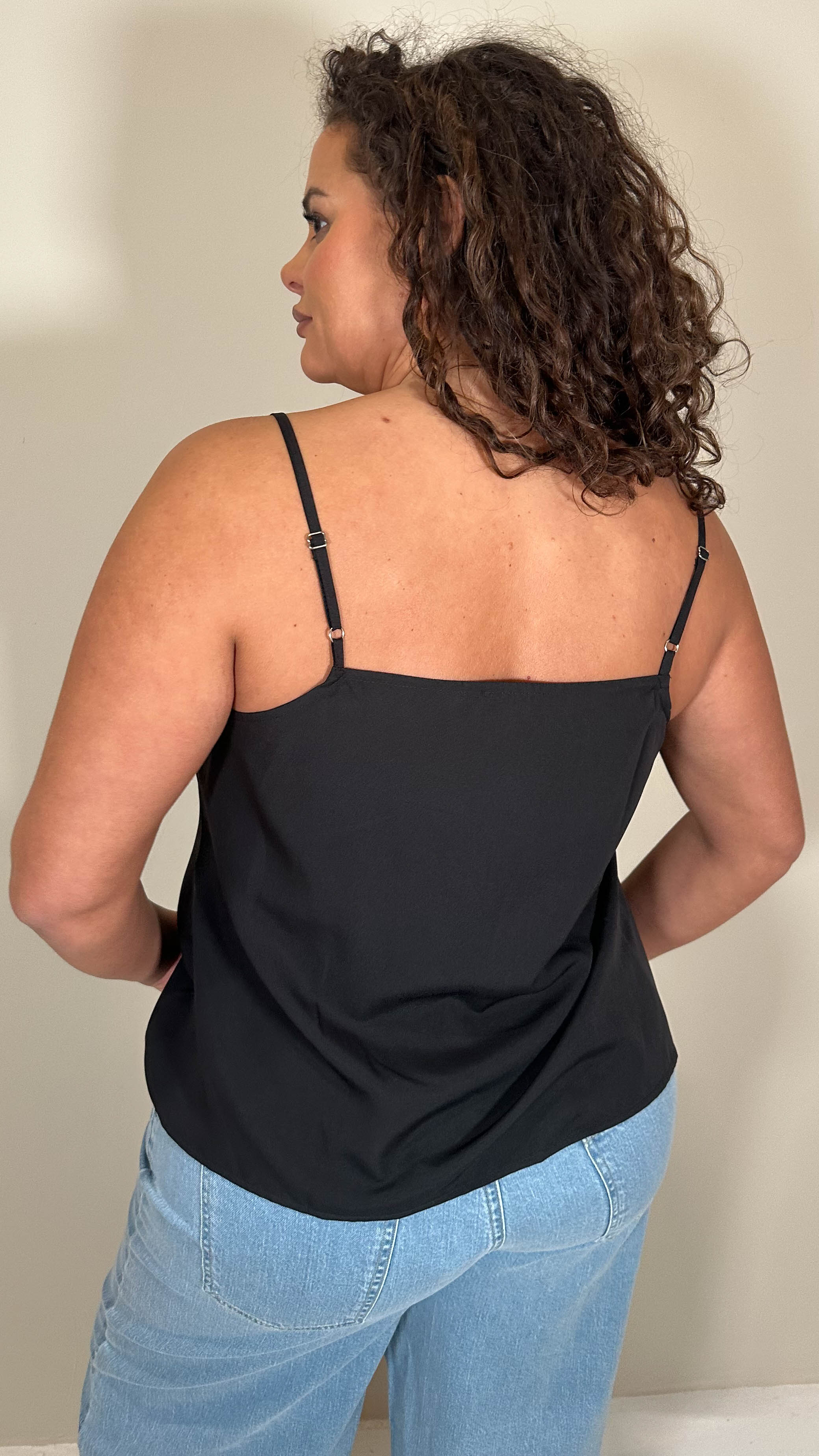 CurveWow Basic Woven Swing Vest Black