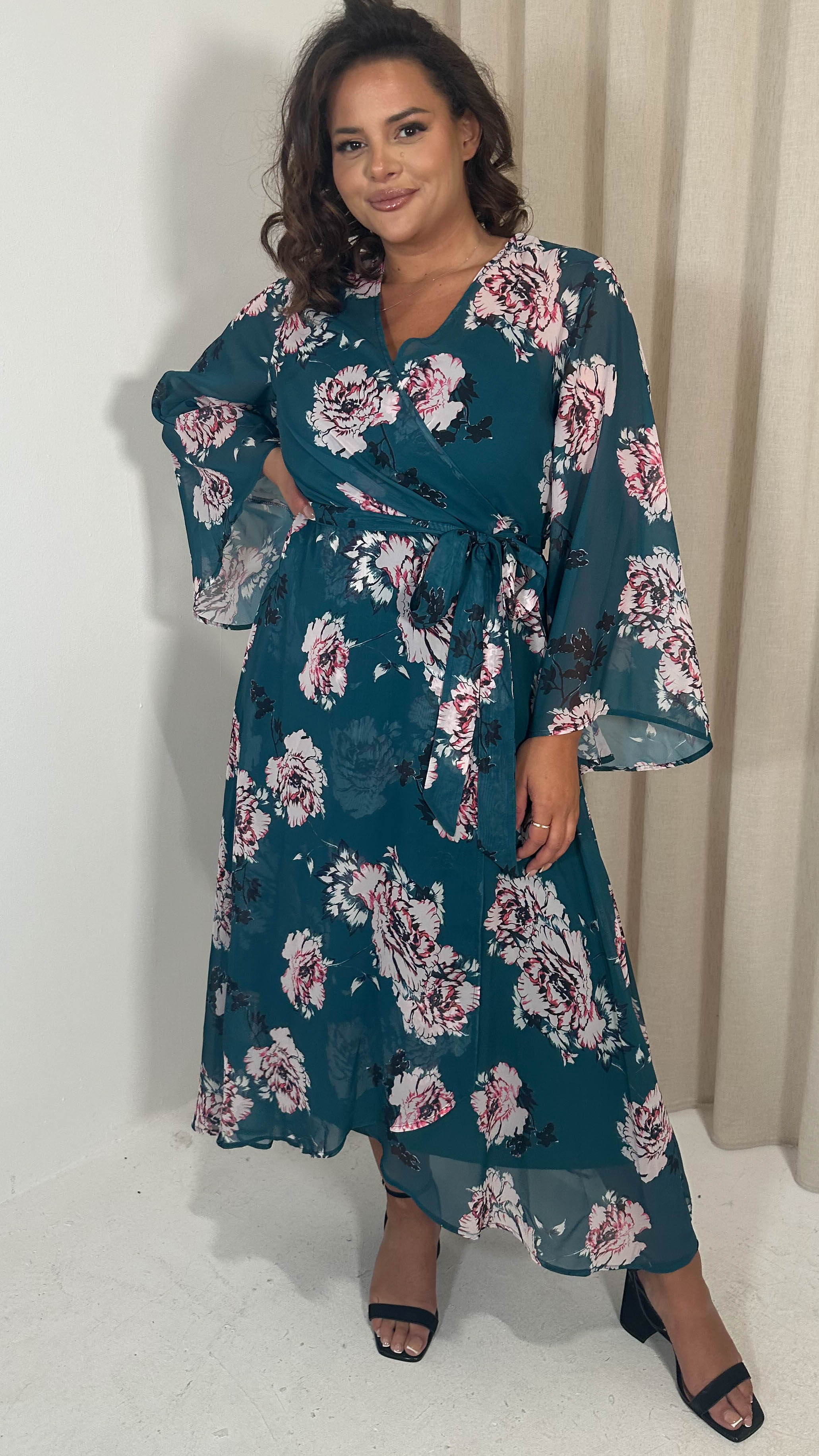 CurveWow Kimono Wrap Floral Maxi Dress Blue Floral Curvewow CurveWow Kimono Wrap Floral Maxi Dress Blue Floral Curvewow