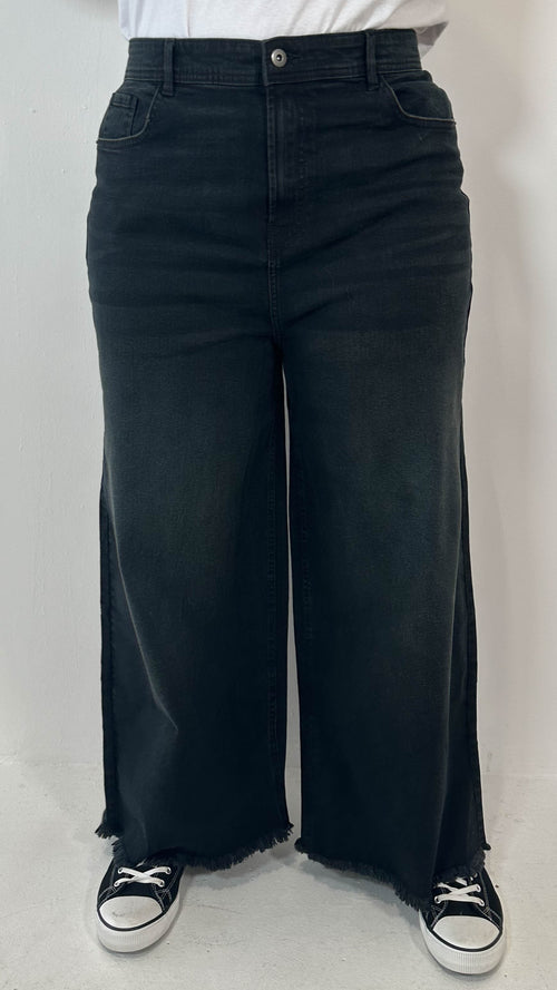CurveWow Frayed Hem Wide Leg Jean Black
