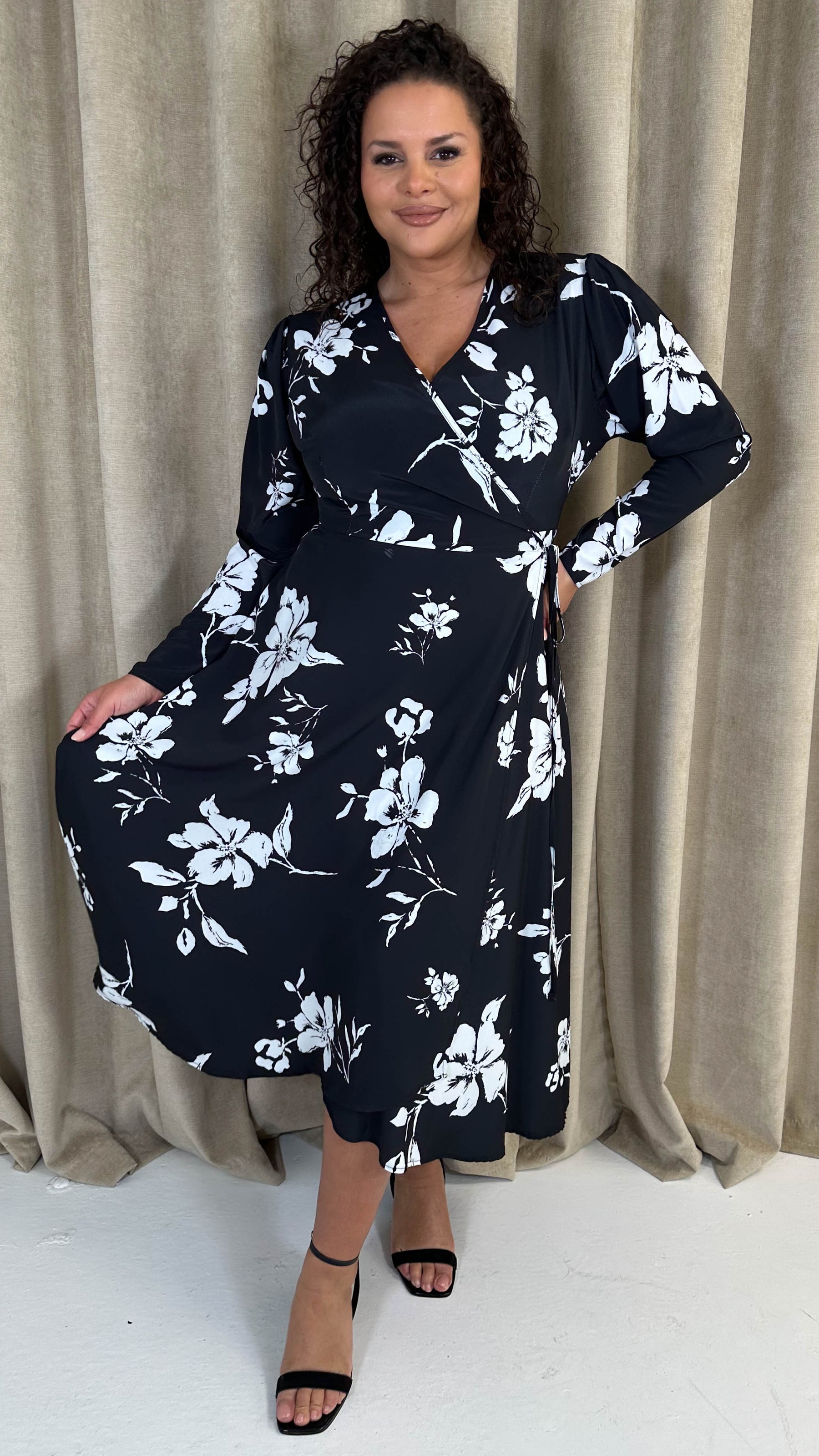 CurveWow Long Sleeve Wrap Dress Black/White Floral Curvewow CurveWow Long Sleeve Wrap Dress Black/White Floral Curvewow