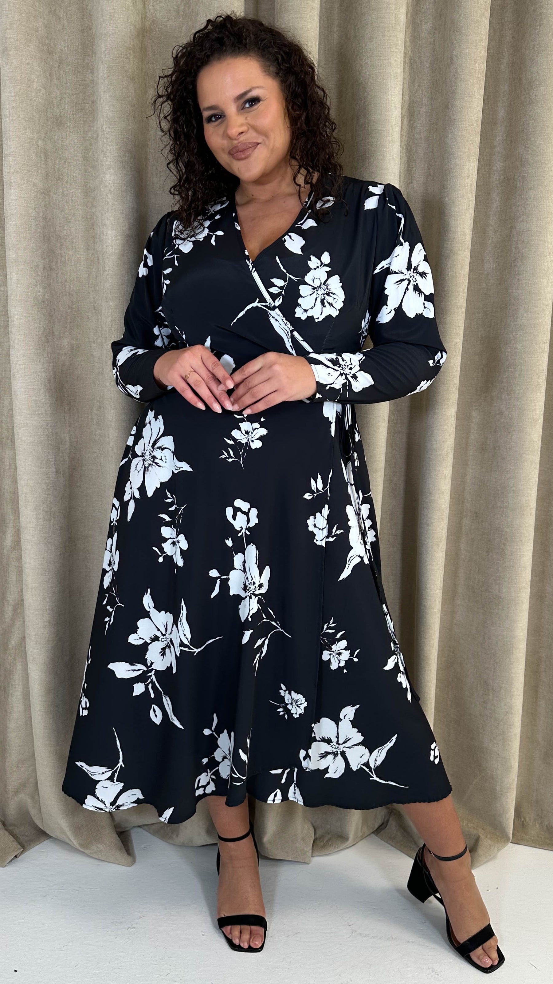 long sleeve wrap dress CurveWow Long Sleeve Wrap Dress Black/White Floral – Curvewow