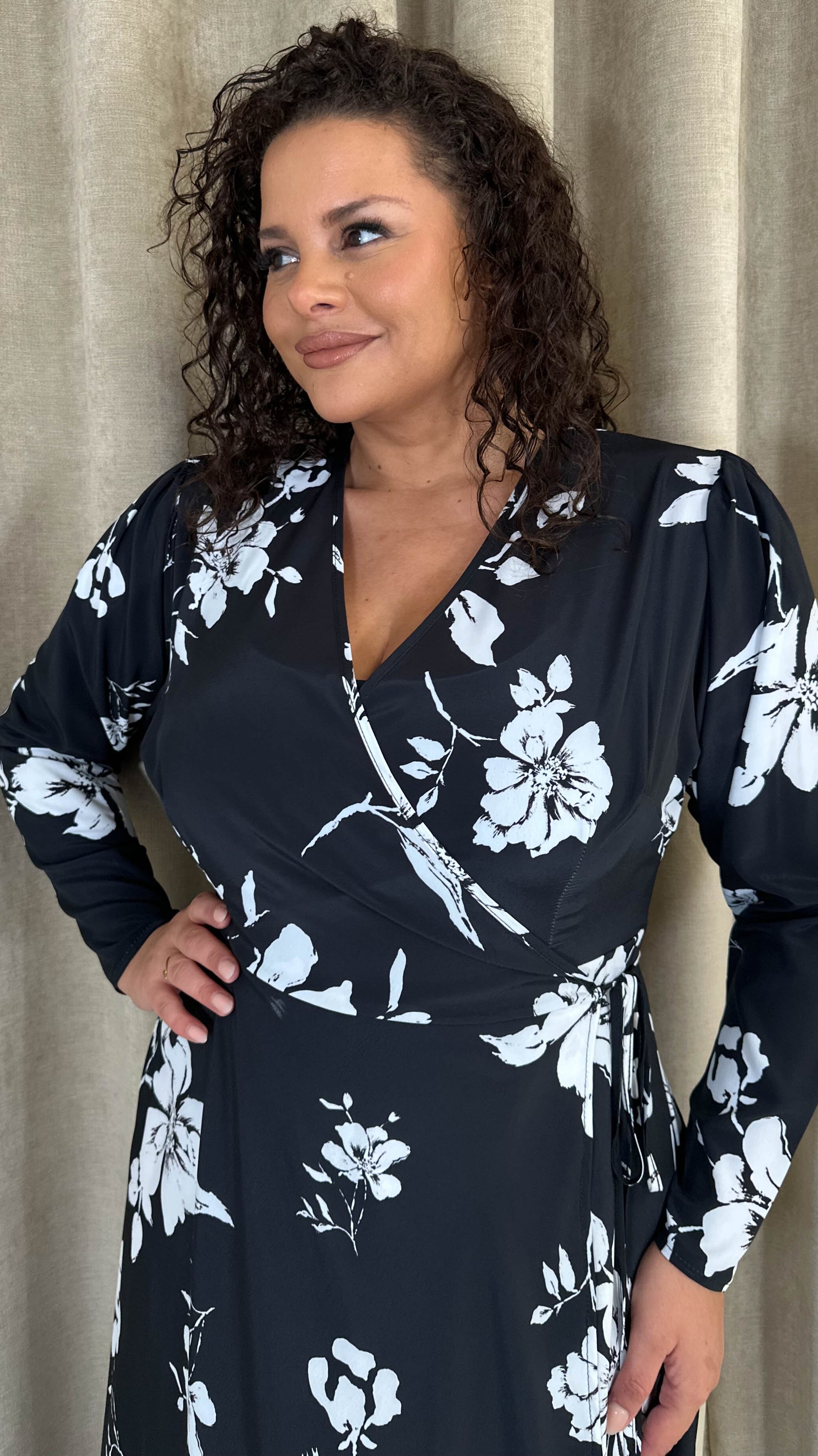CurveWow Long Sleeve Wrap Dress Black/White Floral Curvewow CurveWow Long Sleeve Wrap Dress Black/White Floral Curvewow