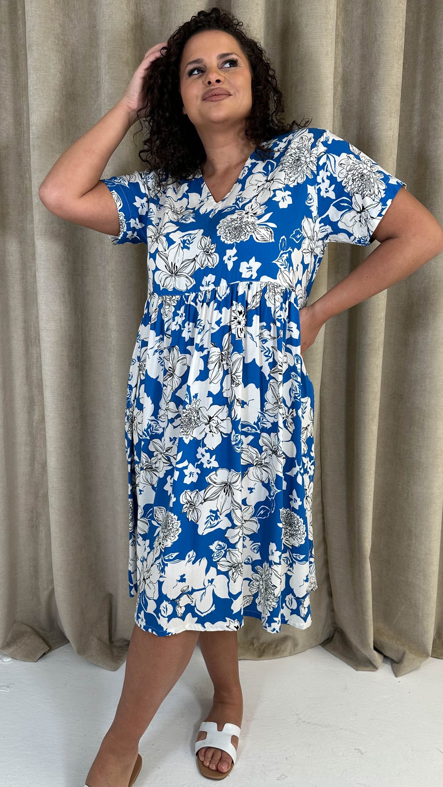 CurveWow Printed V Neck Smock Dress Blue Floral Curvewow CurveWow Printed V Neck Smock Dress Blue Floral Curvewow
