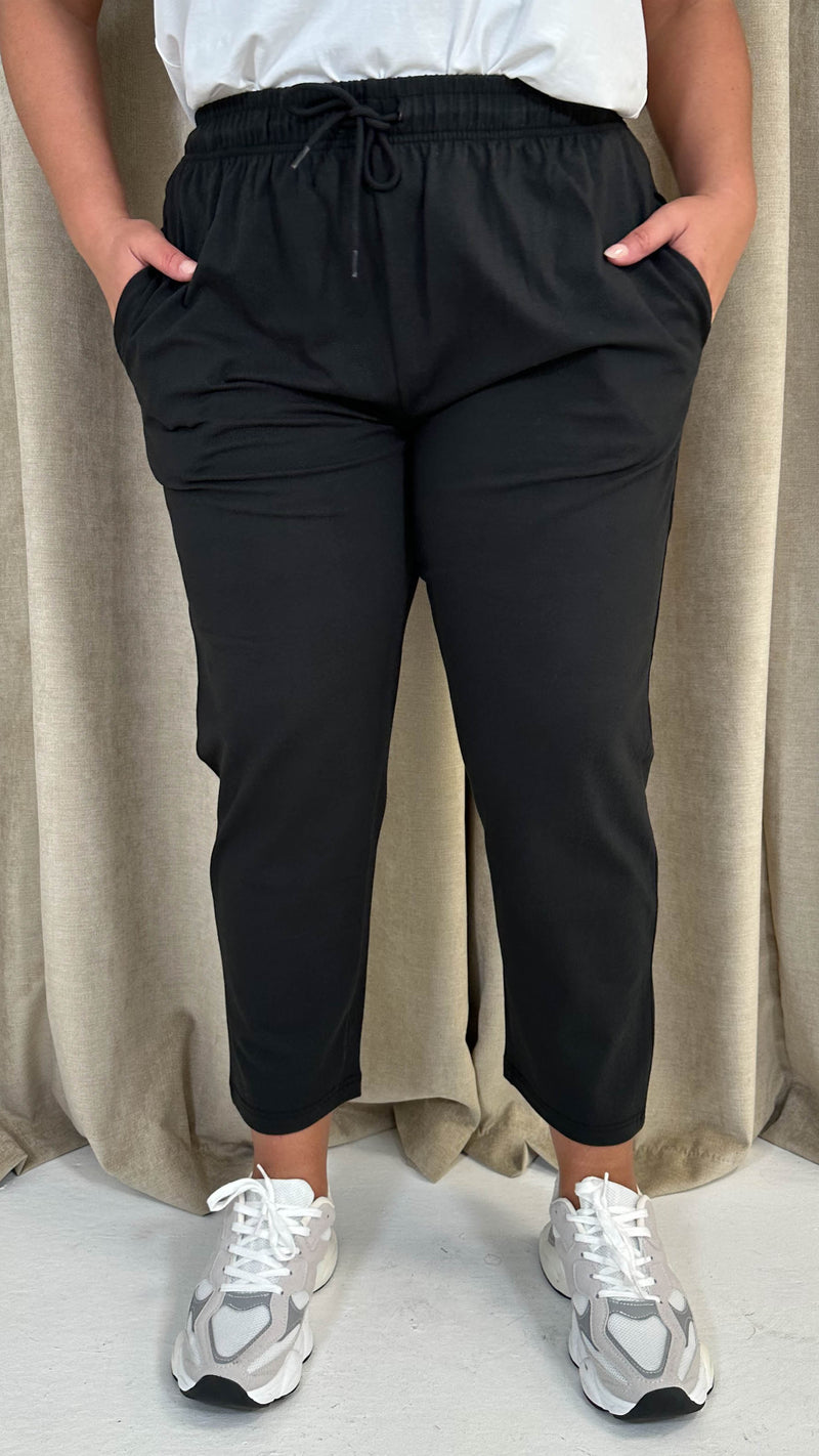 CurveWow Cropped Jogger Black
