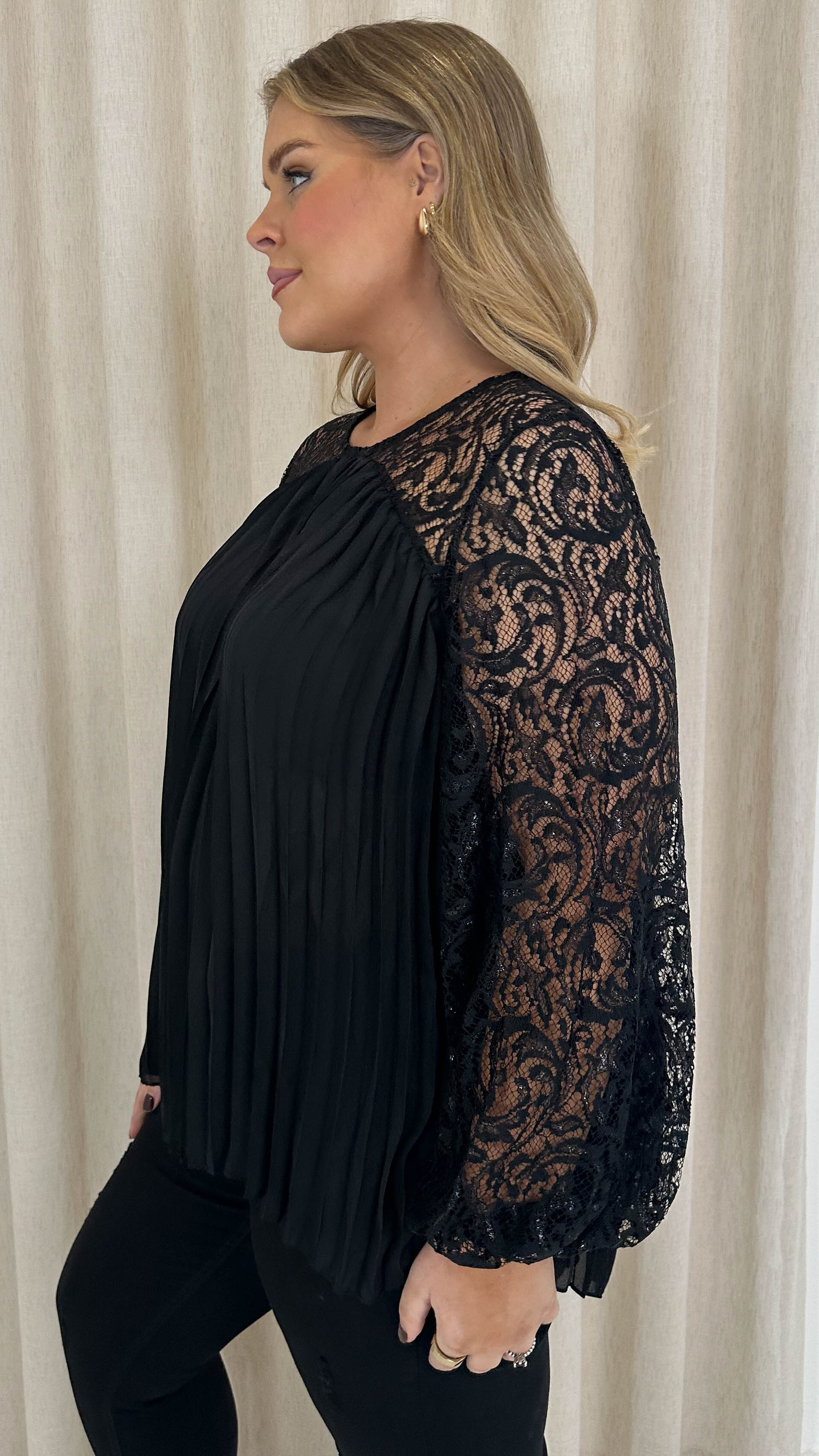 CurveWow Crochet Lace Pleated Swing Top Black