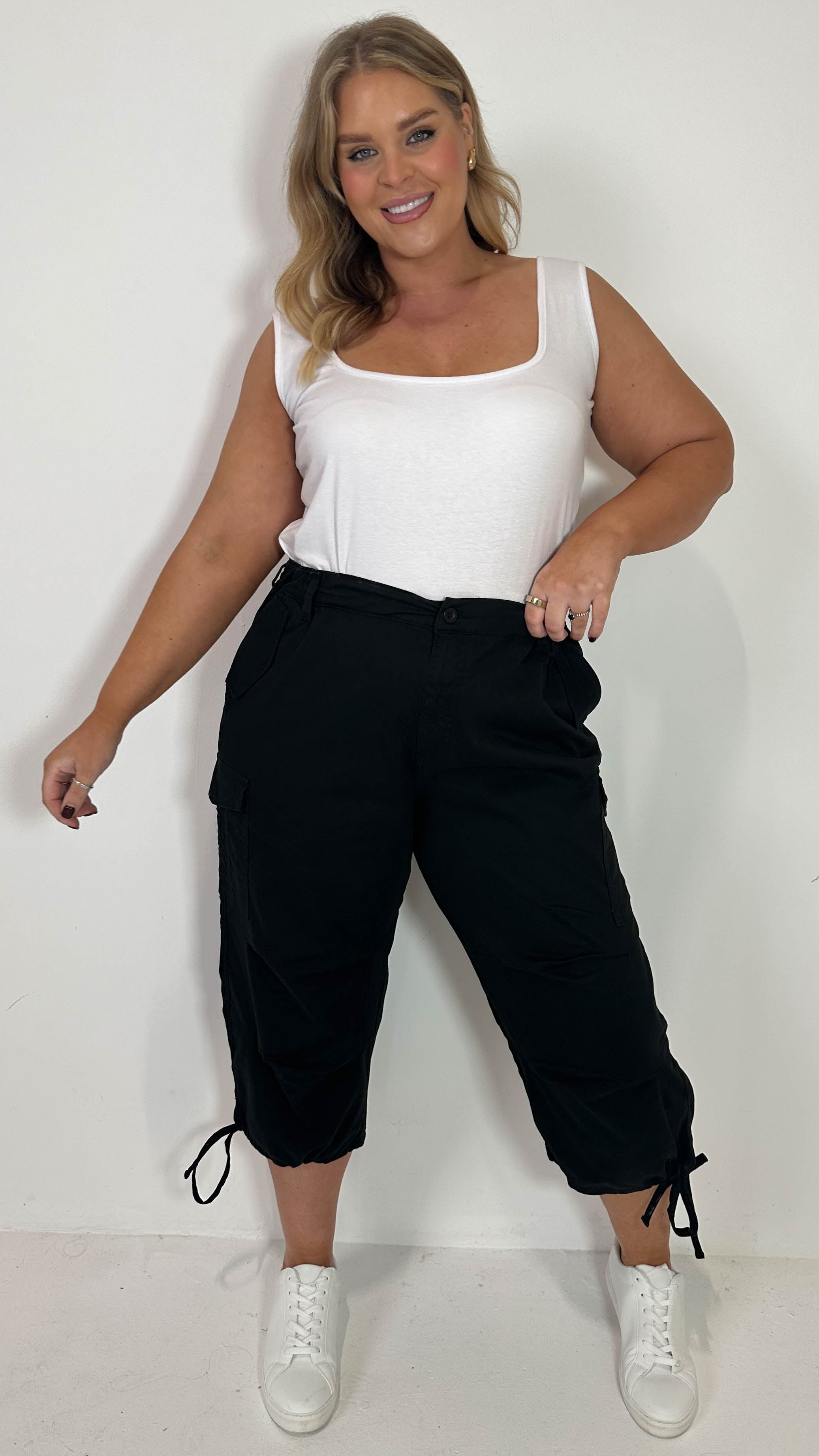 CurveWow Cargo 3/4 Drawcord Trousers Black