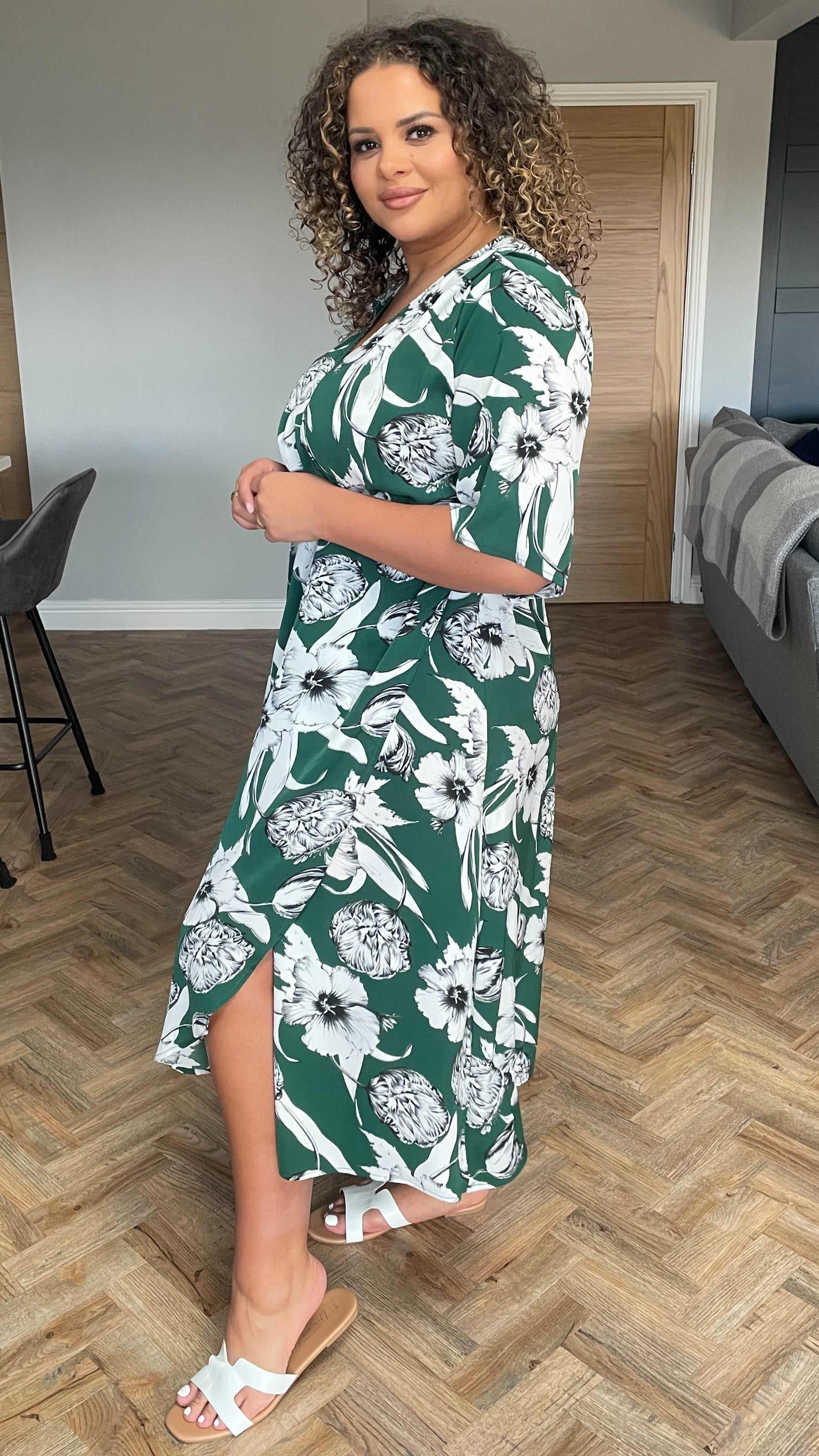 CurveWow Deep Green Floral Wrap Dress Curvewow CurveWow Deep Green Floral Wrap Dress Curvewow