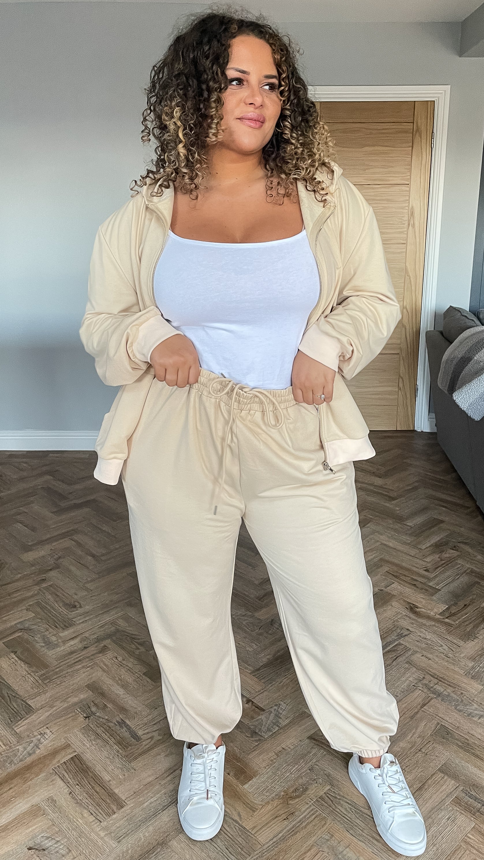 CurveWow Oversized Joggers Nude – Curvewow